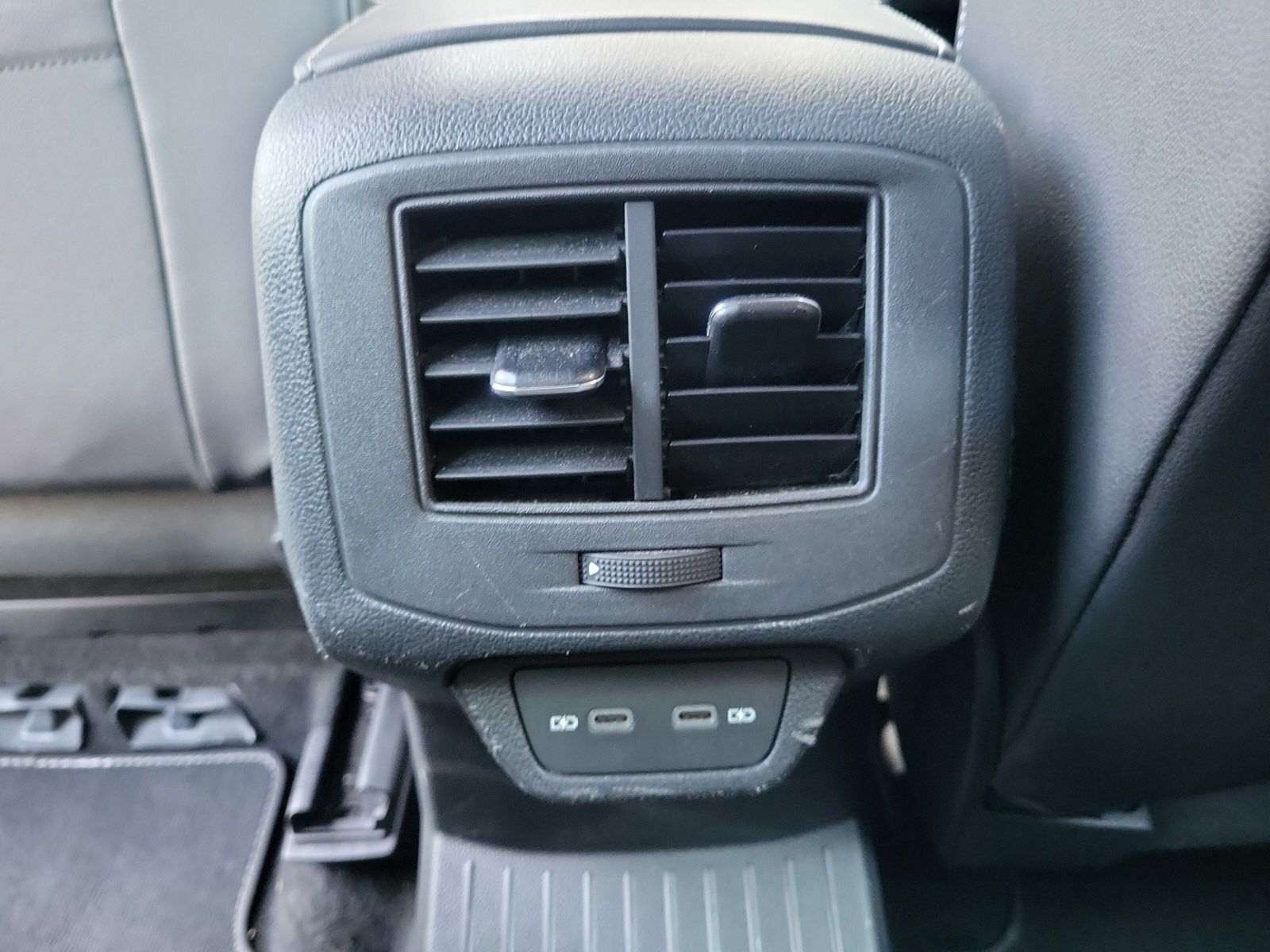 Volkswagen T-Roc 1.5 TSI R-Line - Samsaru's Car Outlet
