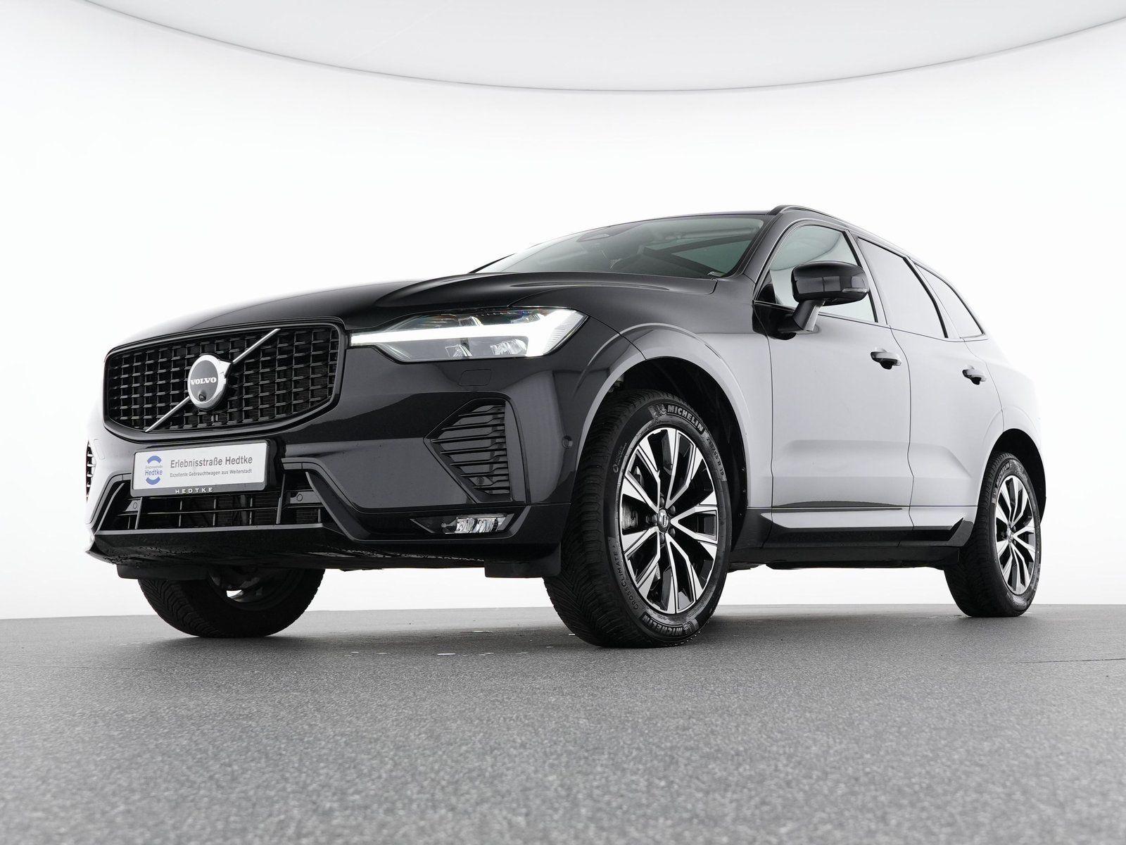 Volvo XC60 B5 Benzin AWD Plus Dark - Samsaru's Car Outlet