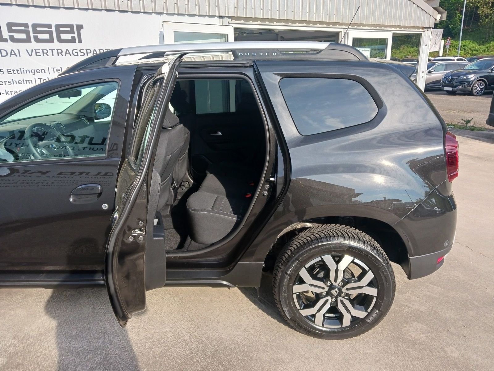 Dacia Duster Prestige TCe 150 EDC - Samsaru's Car Outlet