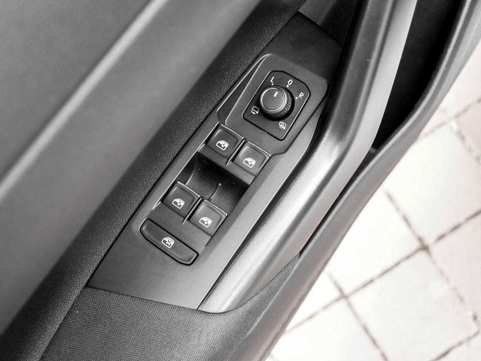 Volkswagen Taigo R-Line D - Samsaru's Car Outlet