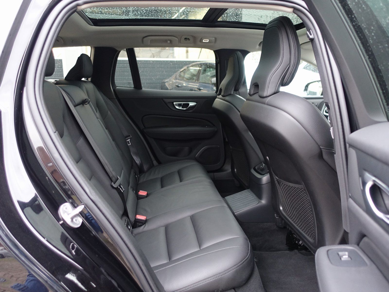 Volvo V60 Plus Dark T6 AWD Plug-in Hybrid AHK/360°/KAM