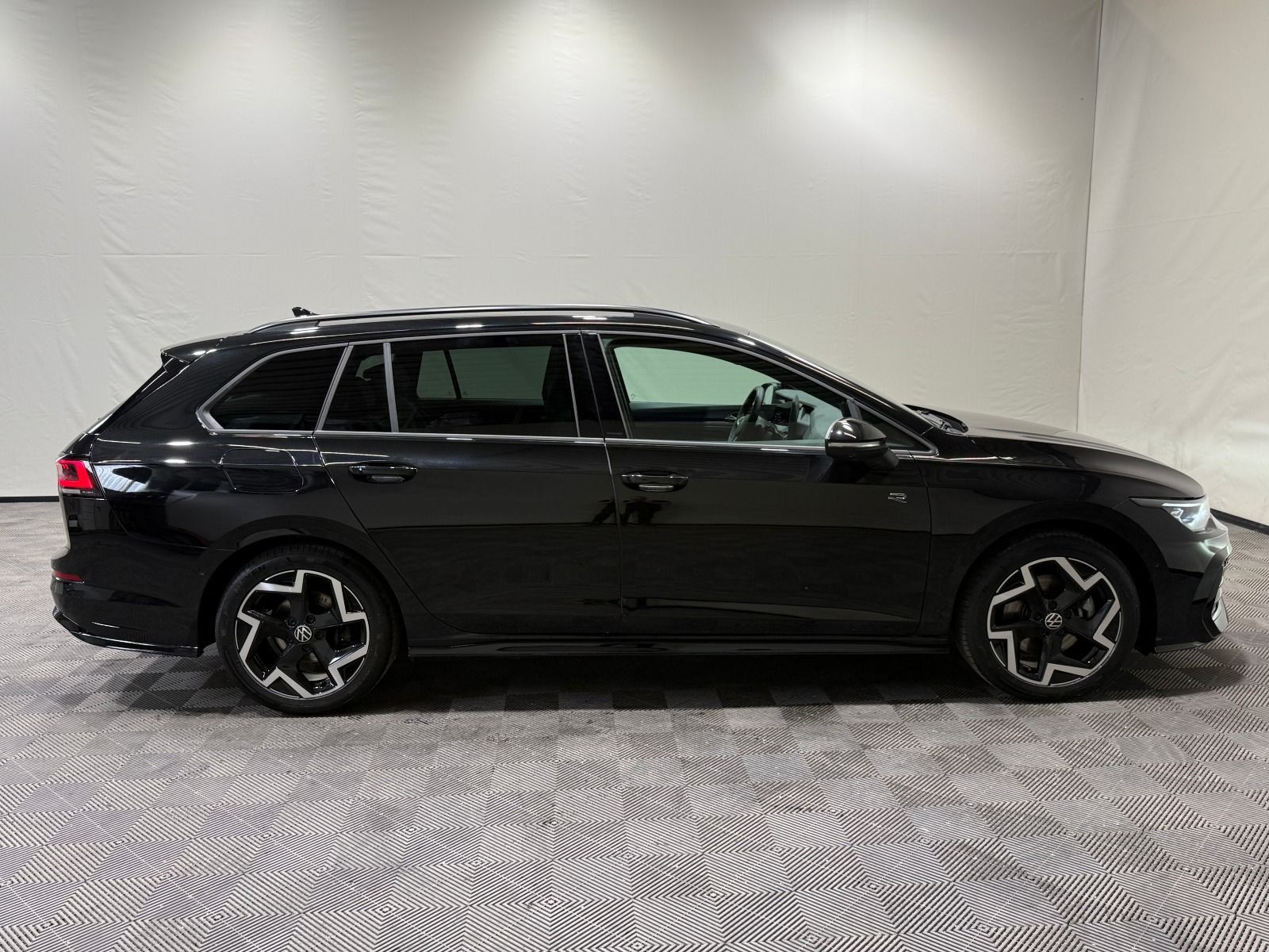 Volkswagen Golf Variant R-Line 2.0 TSI DSG 4M Black Style