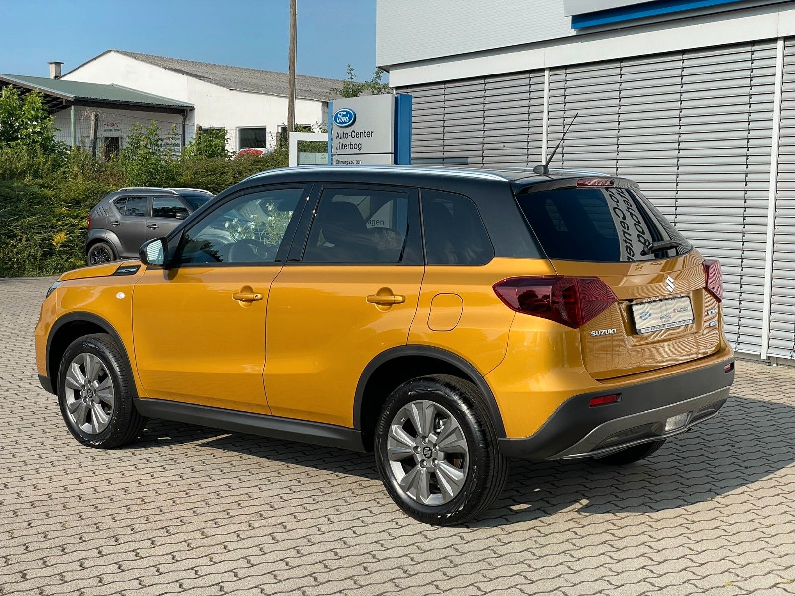 Suzuki Vitara 1.5 Hybrid Comfort - Samsaru's Car Outlet