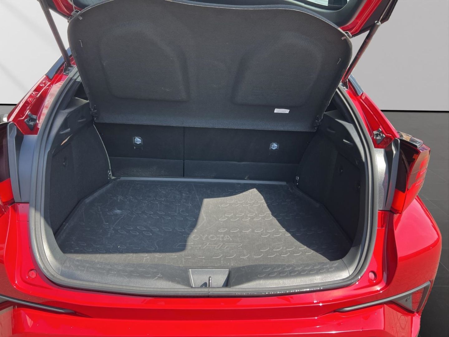 Toyota C-HR 2.0 Hybrid - Samsaru's Car Outlet