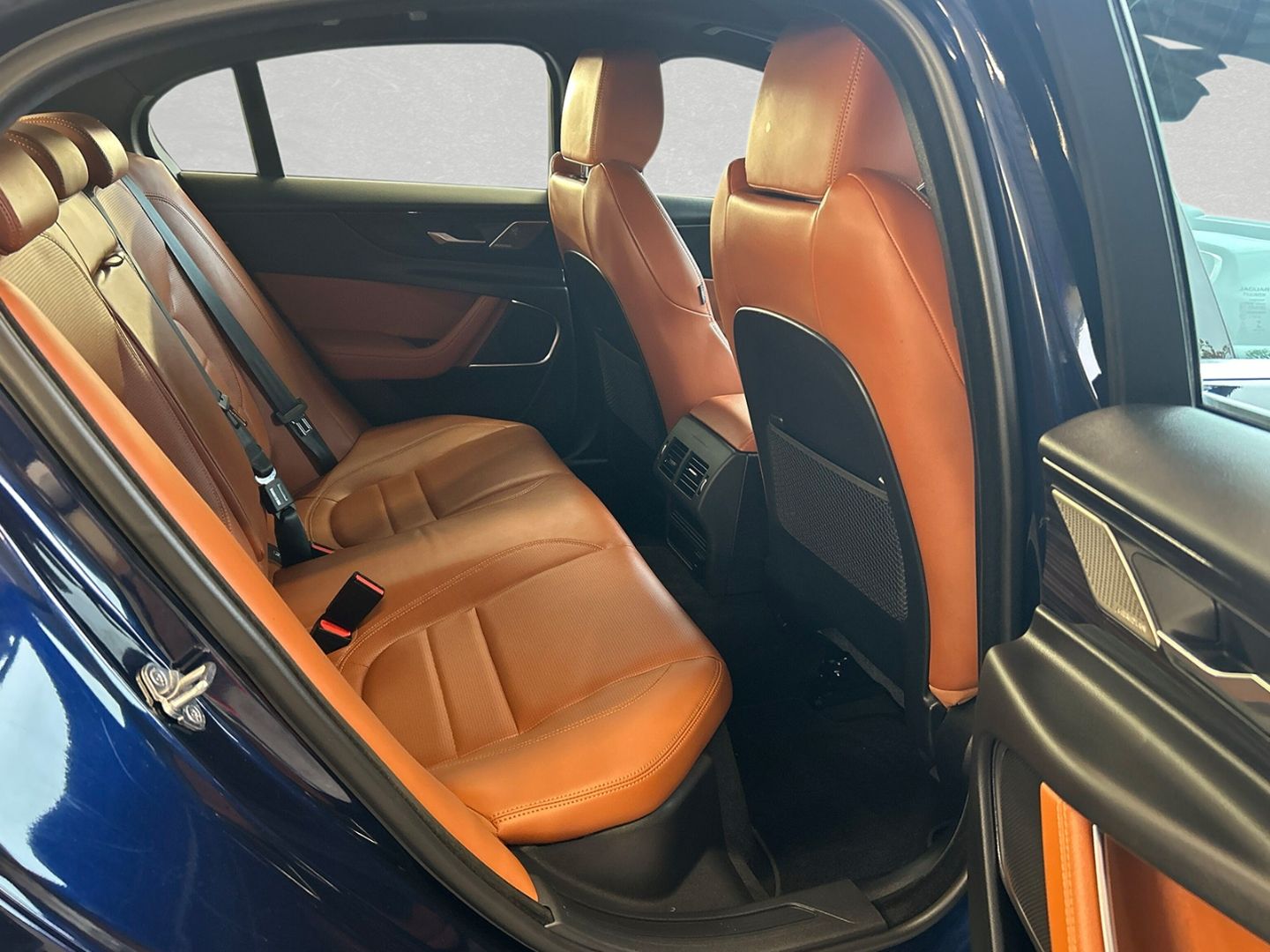 Jaguar XE R-Dynamic HSE P250 EU6d Winter-Paket Meridian
