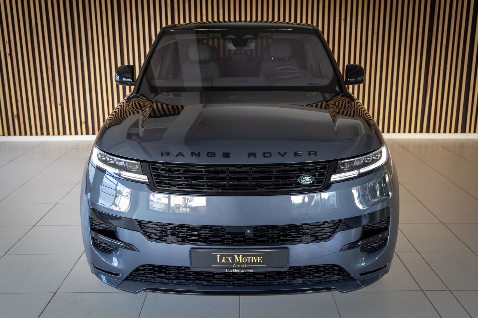 Range Rover Sport D350 First Edition - Samsaru's Car Outlet