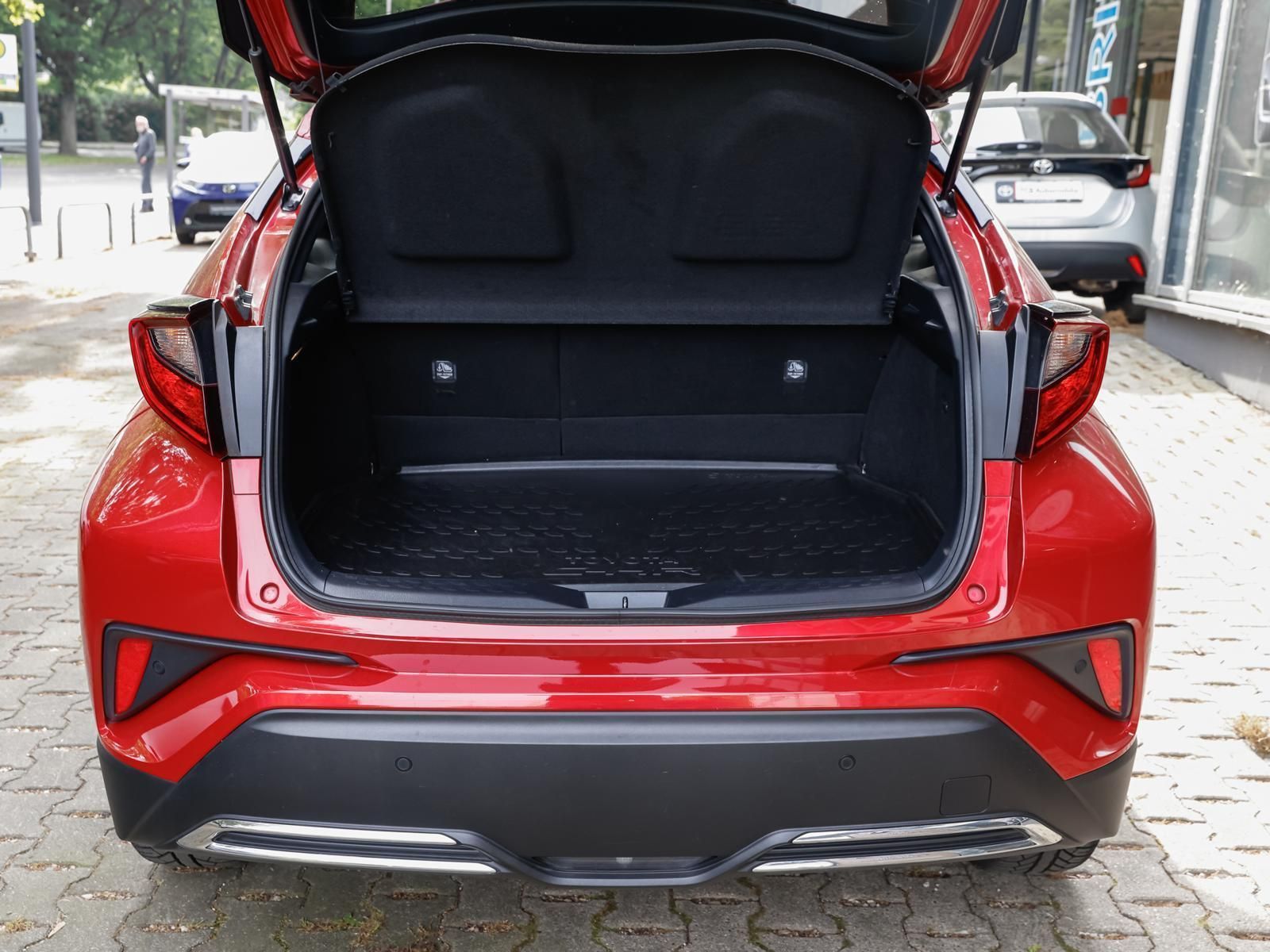 Toyota C-HR 2.0 HYBRID - Samsaru's Car Outlet