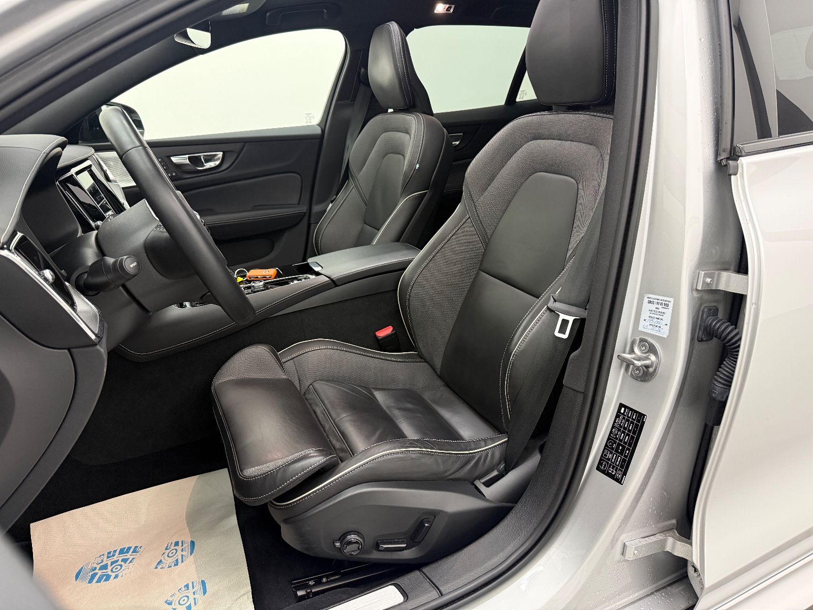 Volvo V60 Kombi Plus Dark Recharge Plug-In Hybrid AWD