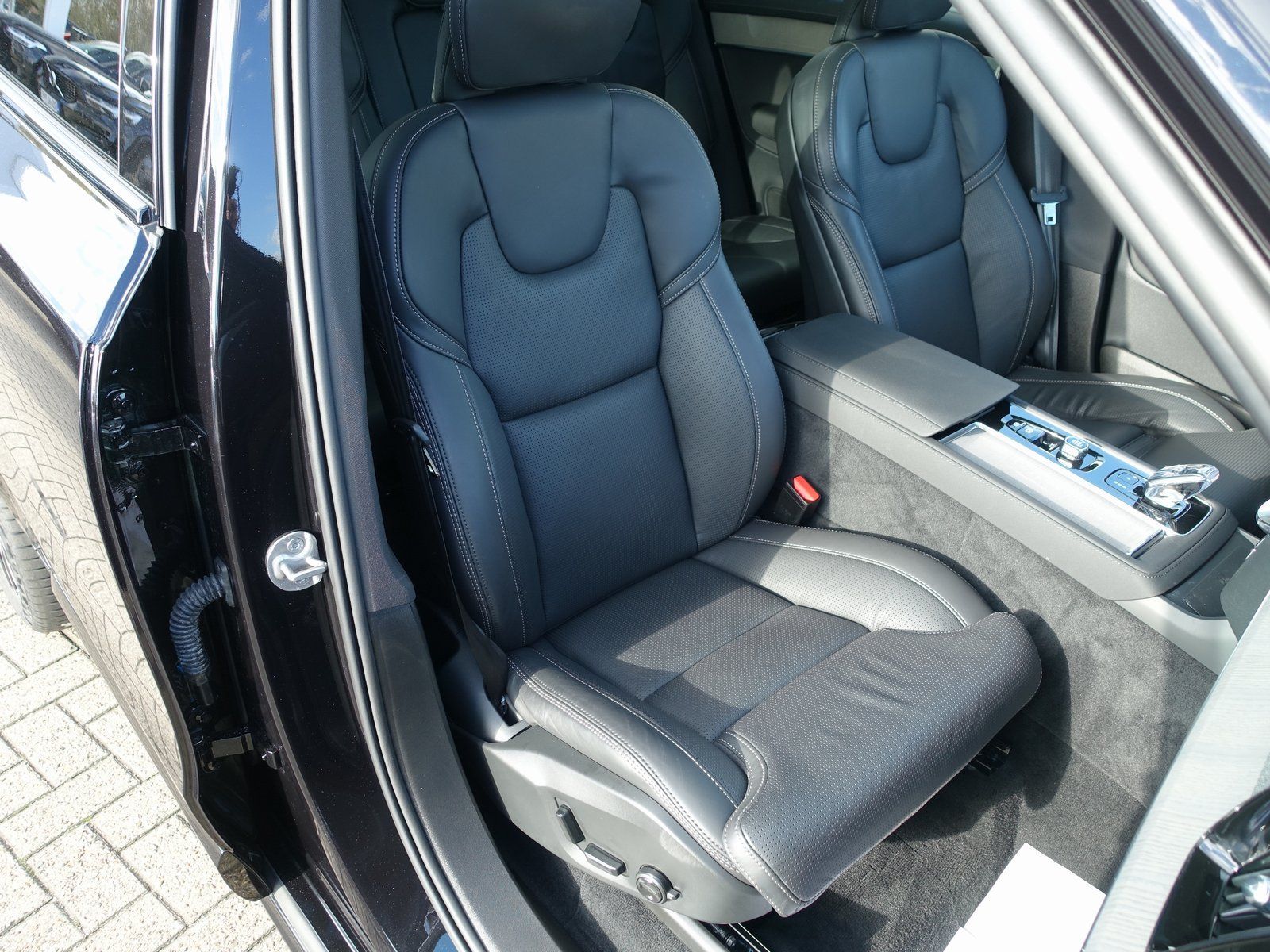 Volvo XC90 Plus Dark T8 AWD Plug-in Hybrid B&W/HUD