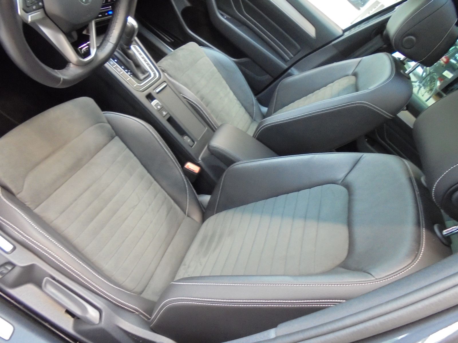 Volkswagen Passat Var Elegance/DSG/RLineEx/Pano/NaviPro/AHK