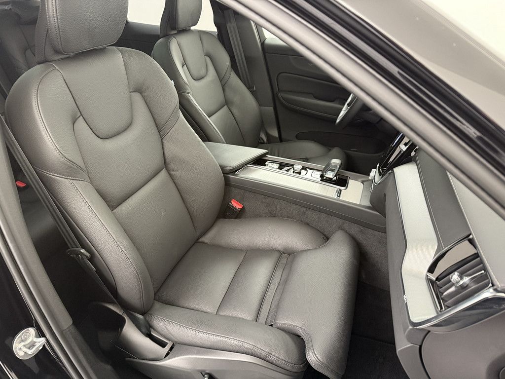 Volvo XC60 B5 AWD Ultra Dark *AHK*21-Zoll*360°*Luft-Fa