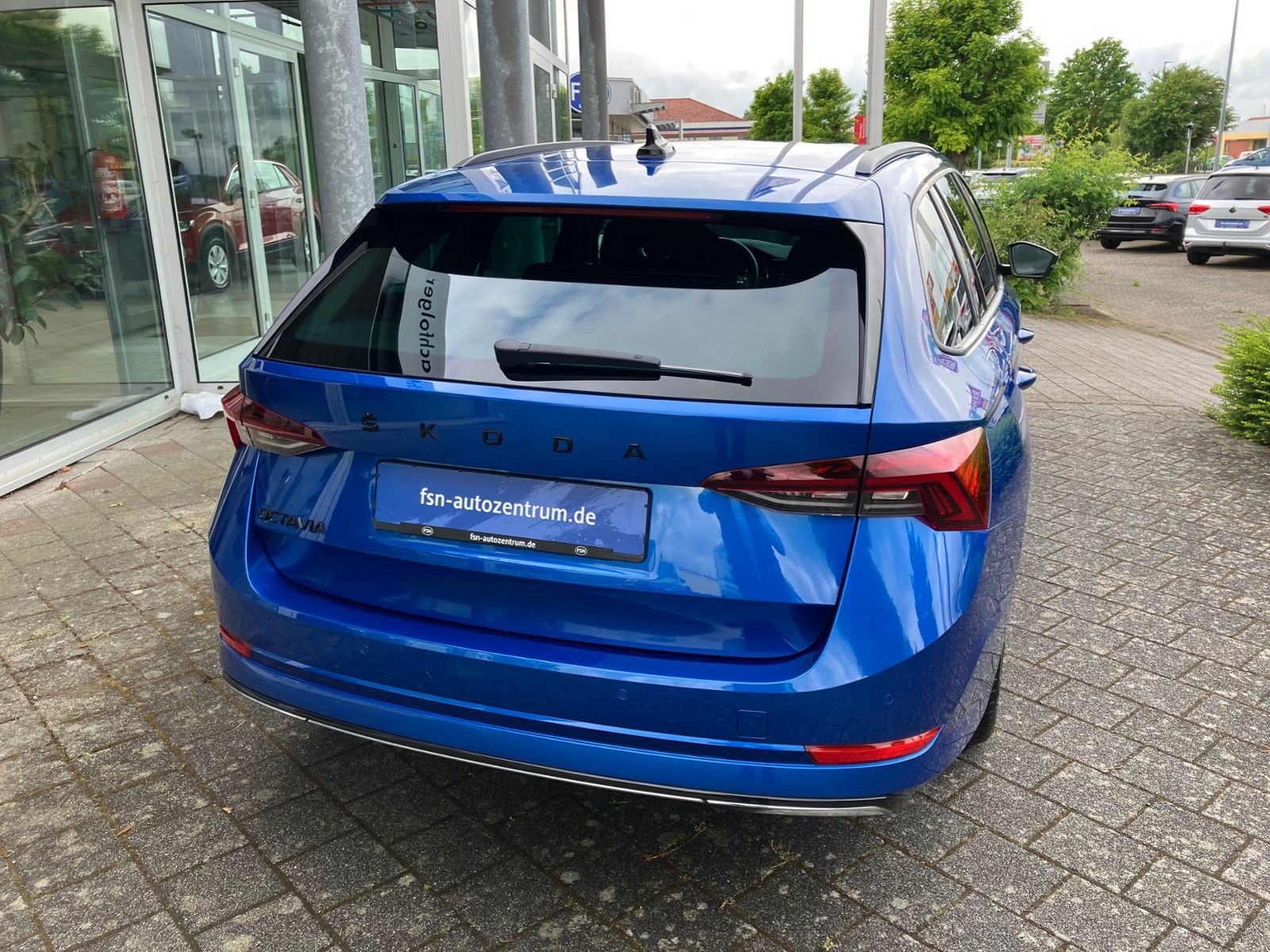 Skoda Octavia Combi 2.0 TDI Sportline - Samsaru's Car Outlet
