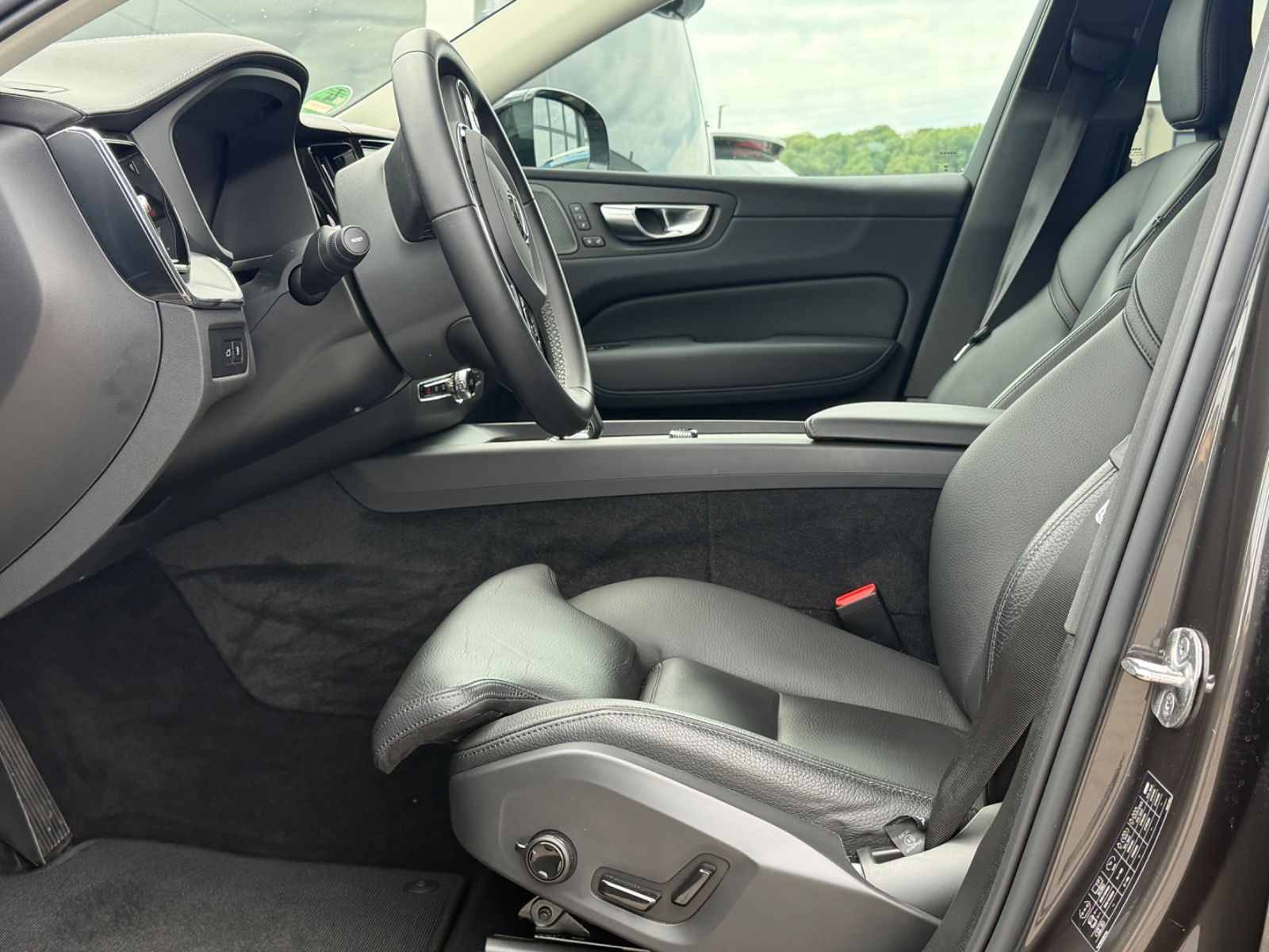 Volvo XC60 T8 Ultimate Dark Recharge HEICO V-Max offen