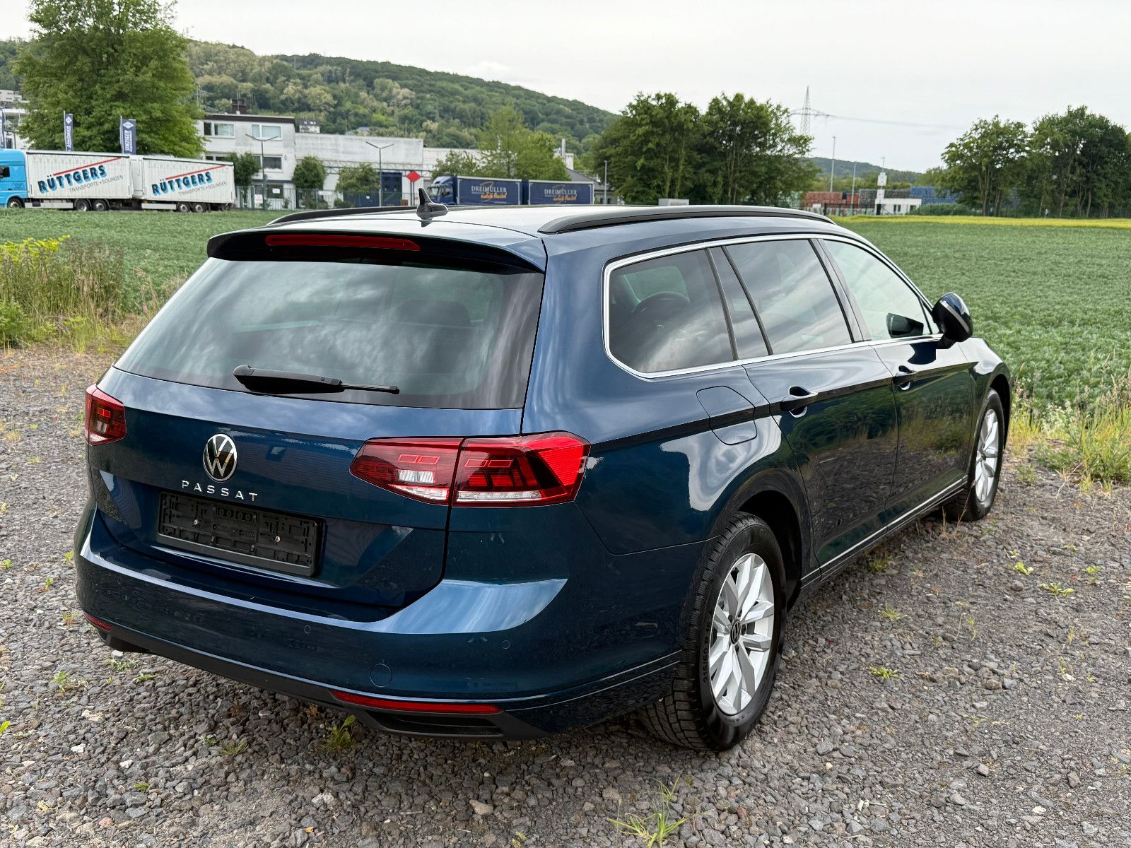 Volkswagen Passat Variant Business - Samsaru's Car Outlet