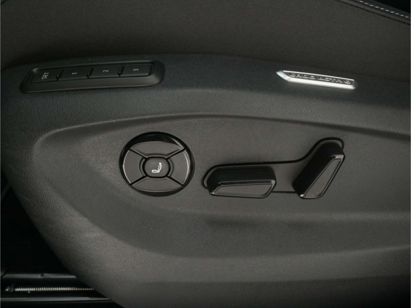 Volkswagen Tiguan 1.5 eHybrid R-Line Black Style PANO/AHK