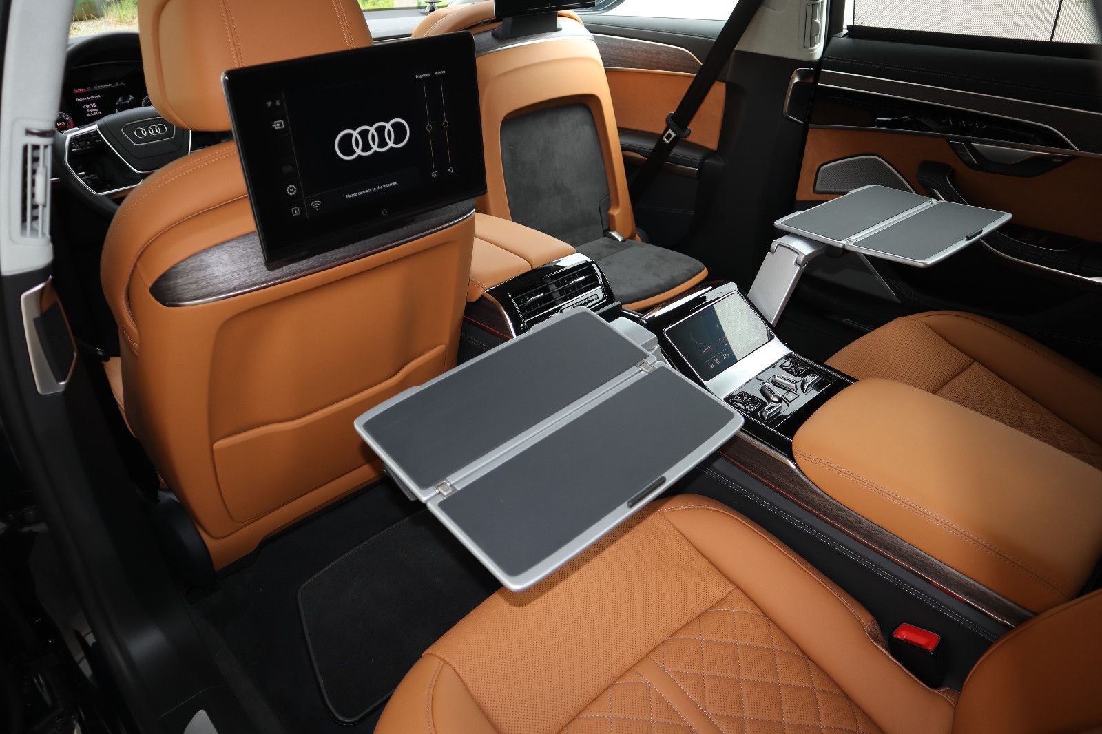 Audi A8L 55 TFSI lang - Samsaru's Car Outlet