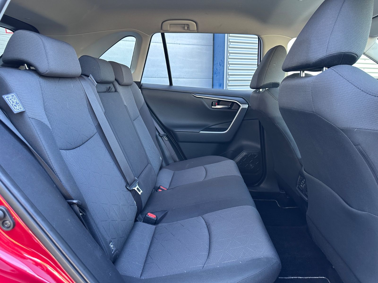 Toyota RAV 4 2.5 Hybrid 4x4 - Samsaru's Car Outlet