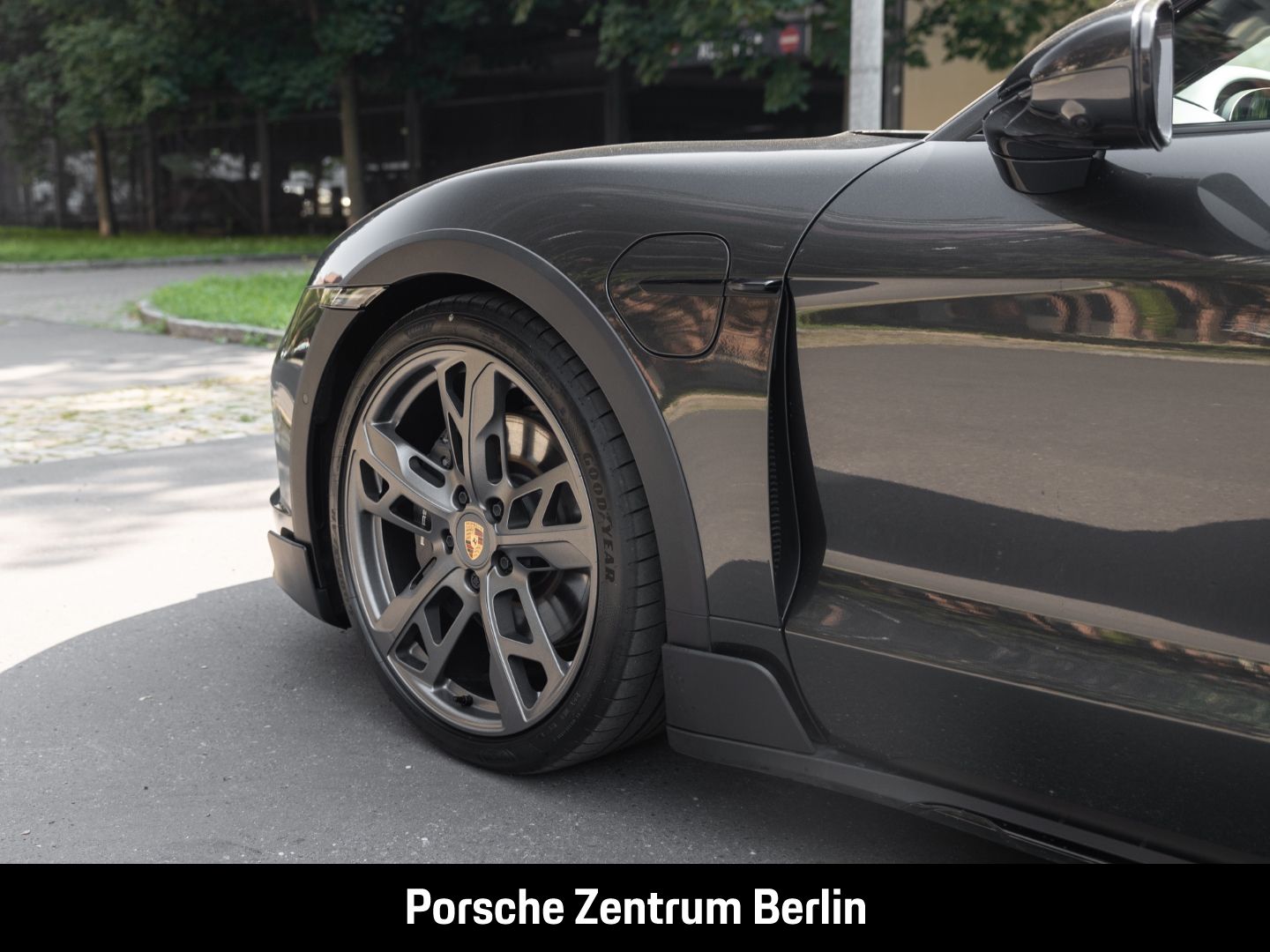 Porsche Taycan 4 Cross Turismo HD-Matrix Offroad Paket