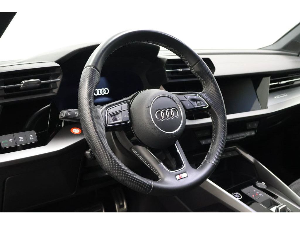 Audi A3 Sportback 30 TFSI S-line S-tronic,Navi,LED,PD