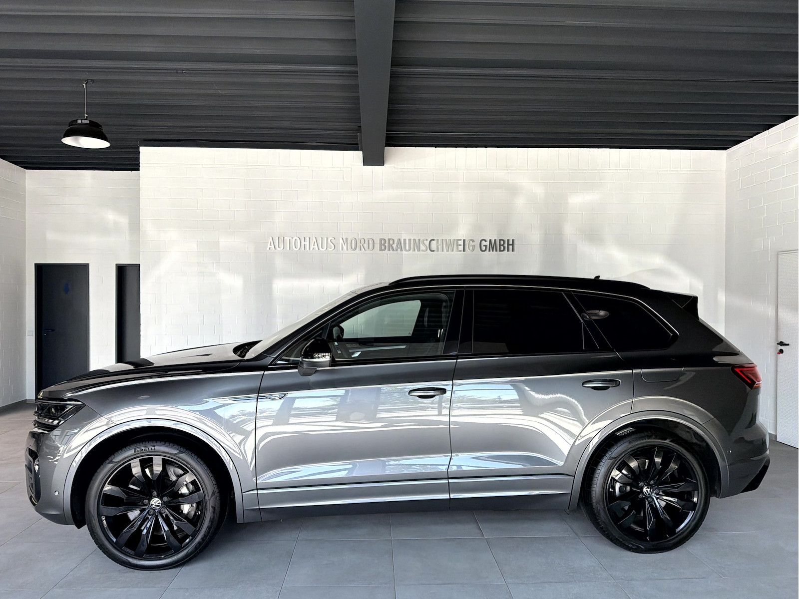 Volkswagen Touareg R 3.0TSI*BlackStyle*Pano*AHK*HUD*IQ*