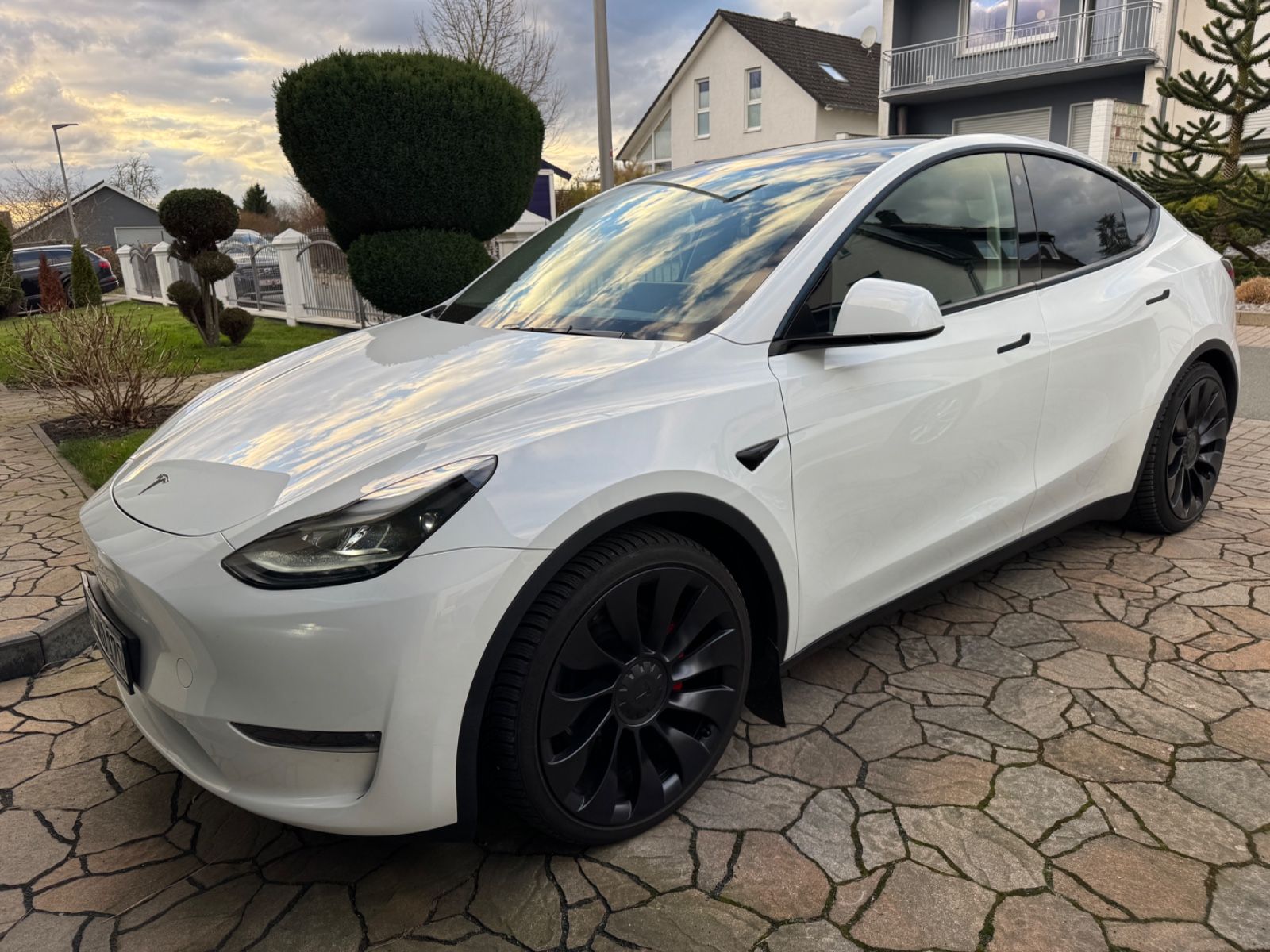 Tesla Model Y Performance Dual AWD Autopilot MwSt. 21"