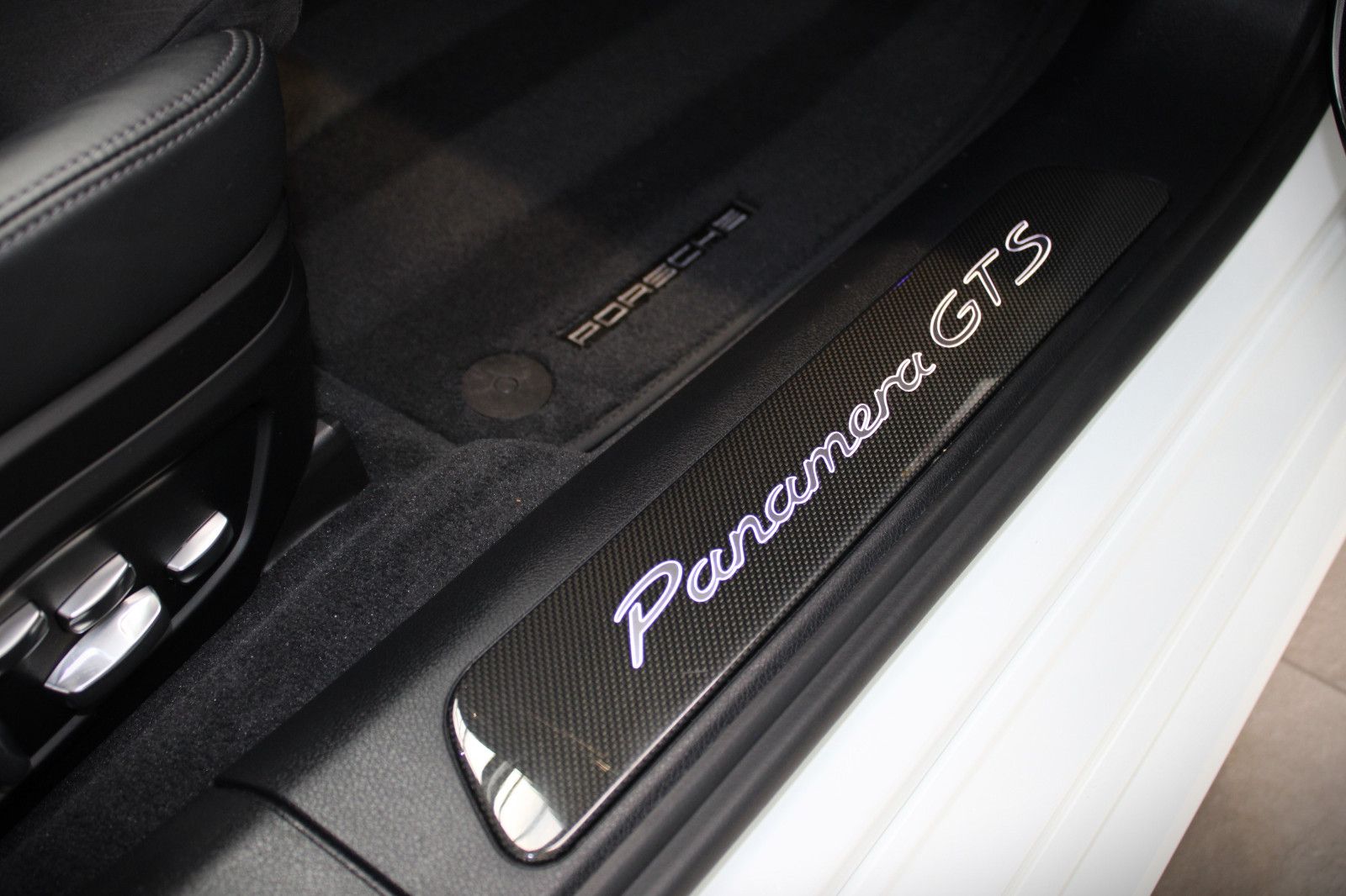 Porsche PANAMERA GTS MATRIX/SPORT-DESIGN/CARBON/360°/21"