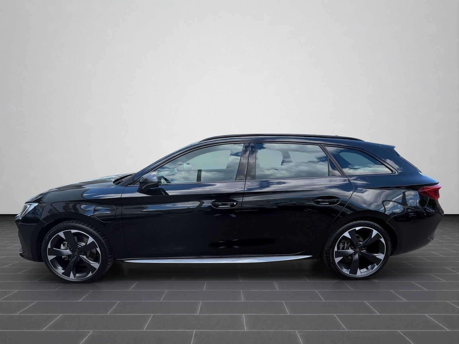 Cupra Leon Sportstourer 1.4 e-hybrid DSG - Samsaru's Car Outlet