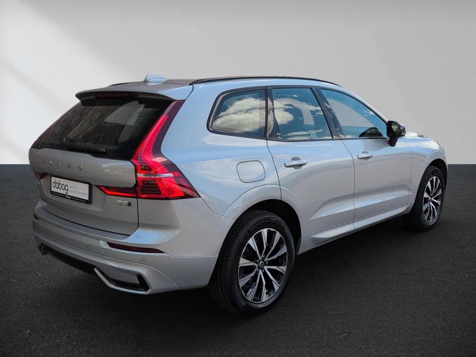 Volvo XC 60 B5 Plus Dark AWD - Samsaru's Car Outlet