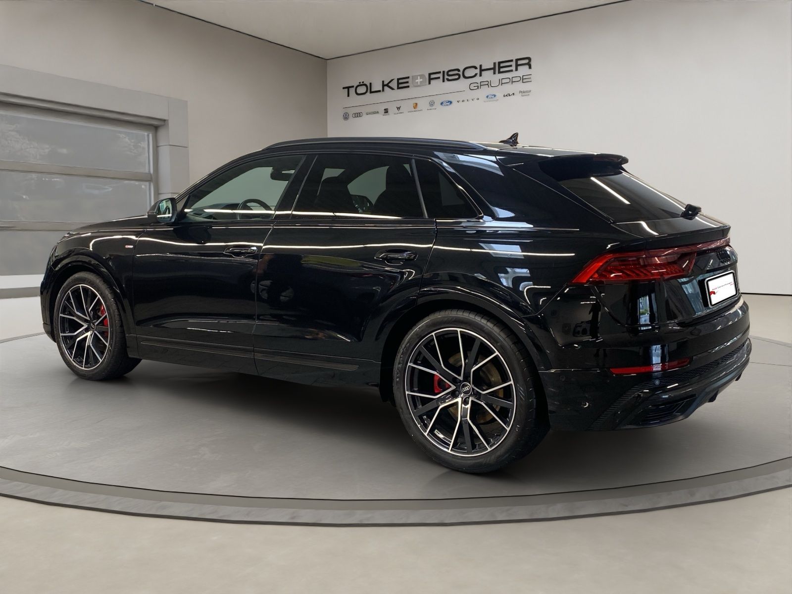 Audi Q8 55 3.0 TFSI quattro competition plus S-line - Samsaru's Car Outlet
