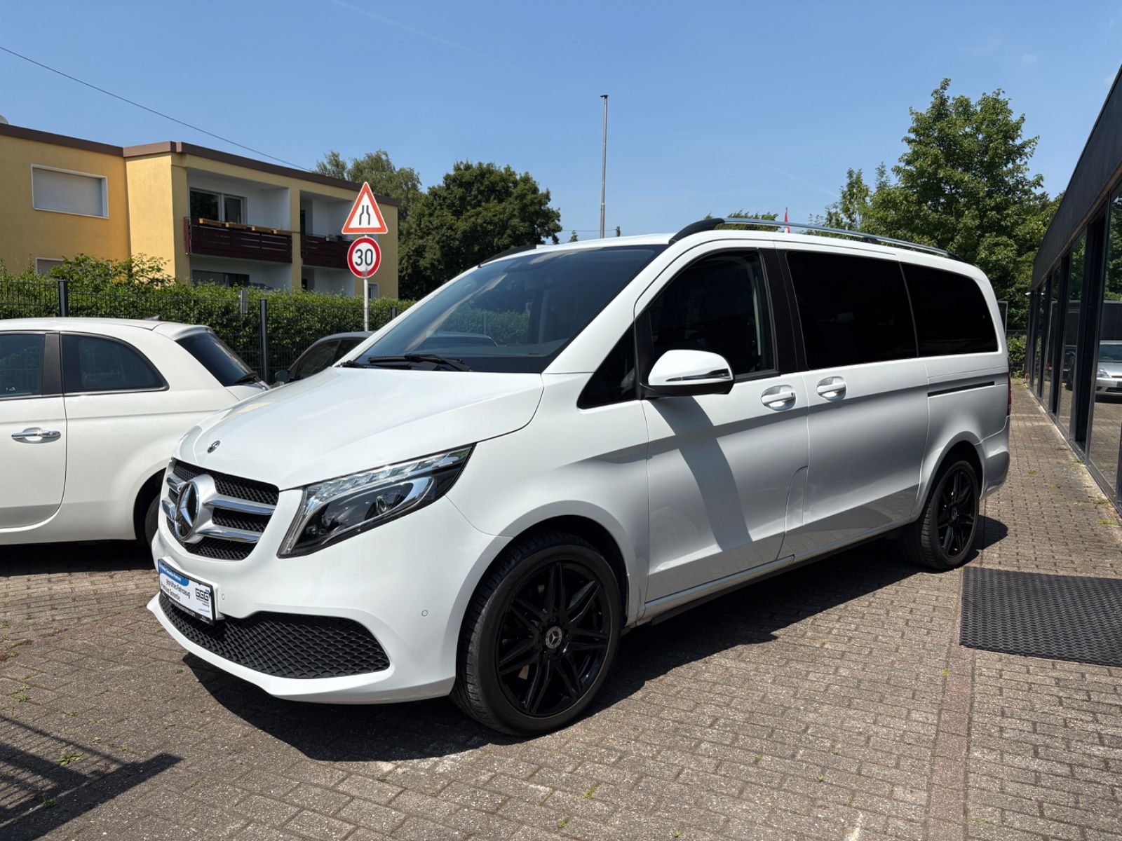 Mercedes-Benz V300 Edition 4Matic - Samsaru's Car Outlet