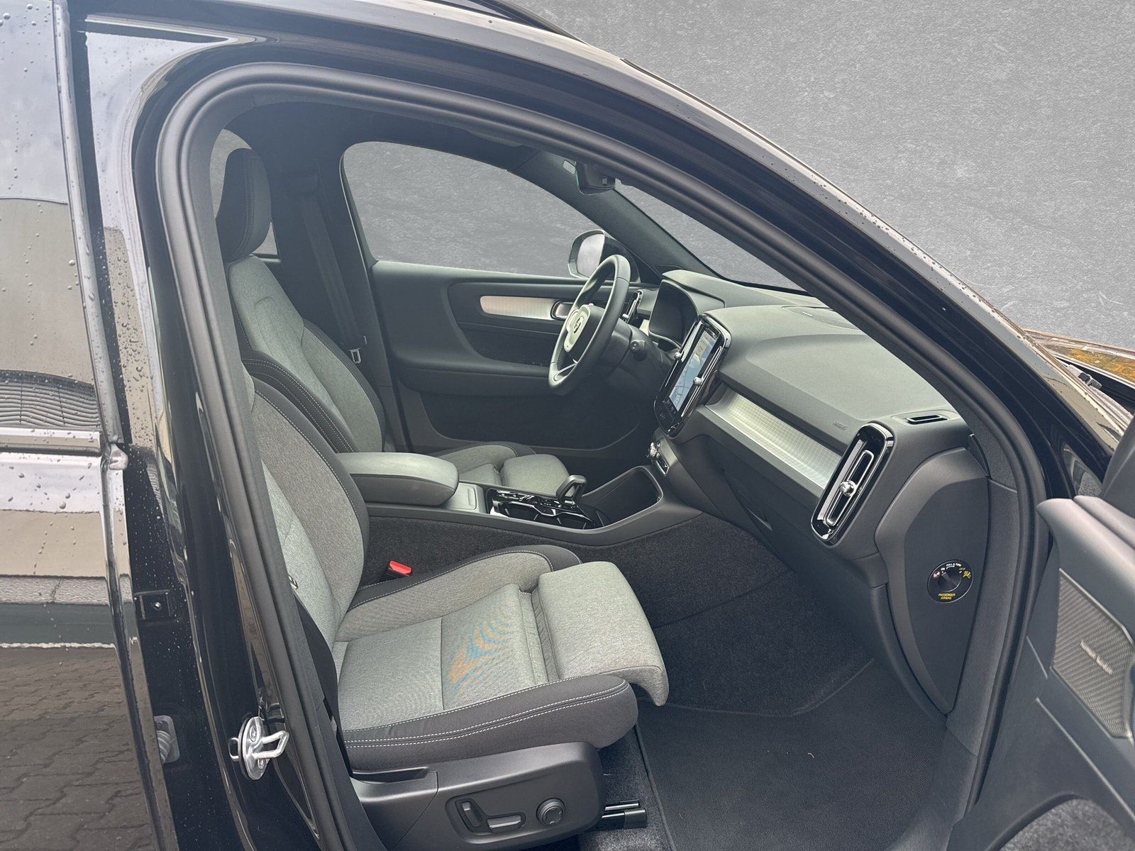 Volvo XC40 B3 Plus Black Edition *AHK+360°+FHZ°