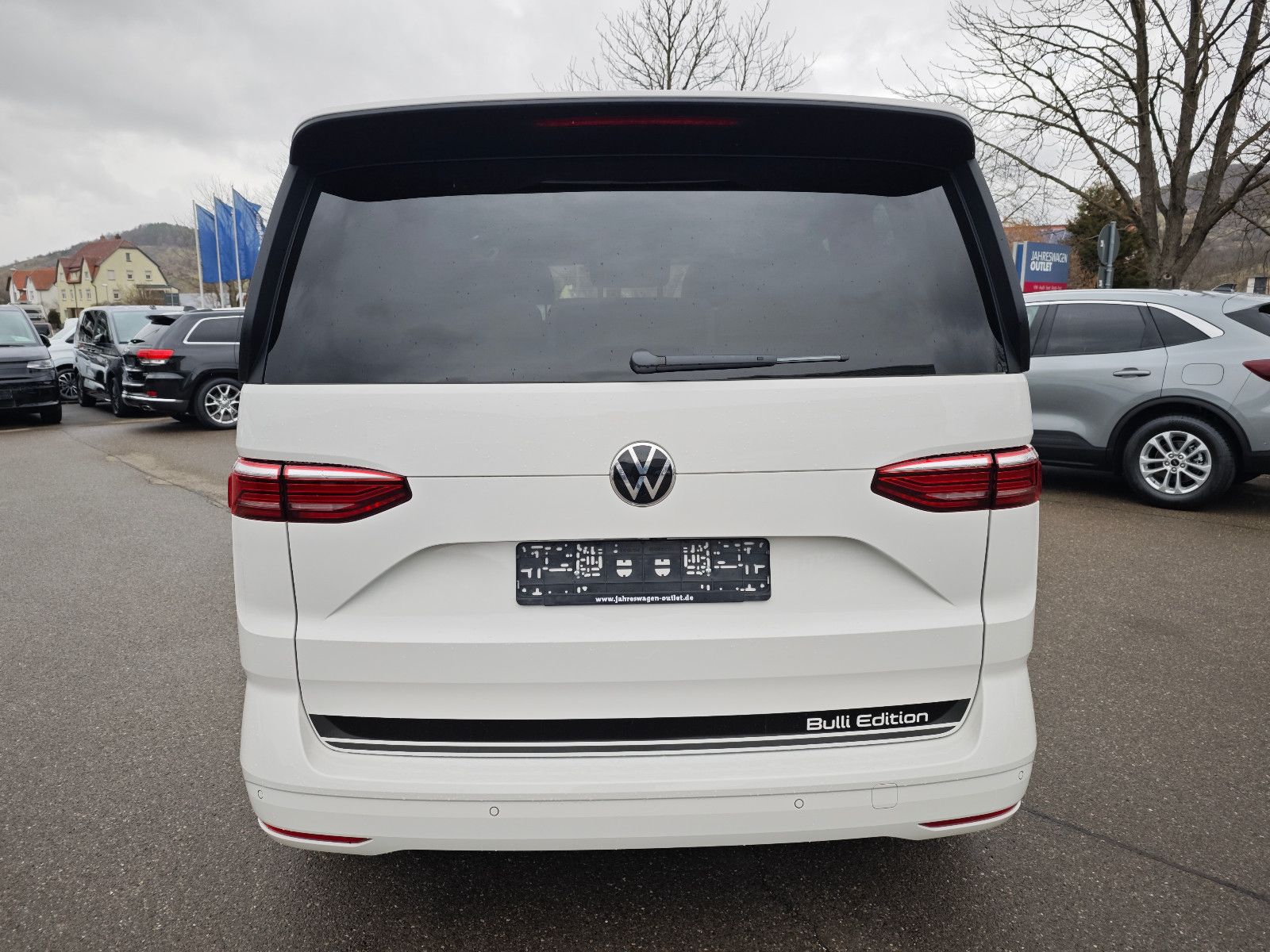 Volkswagen T7 Multivan Life - Samsaru's Car Outlet