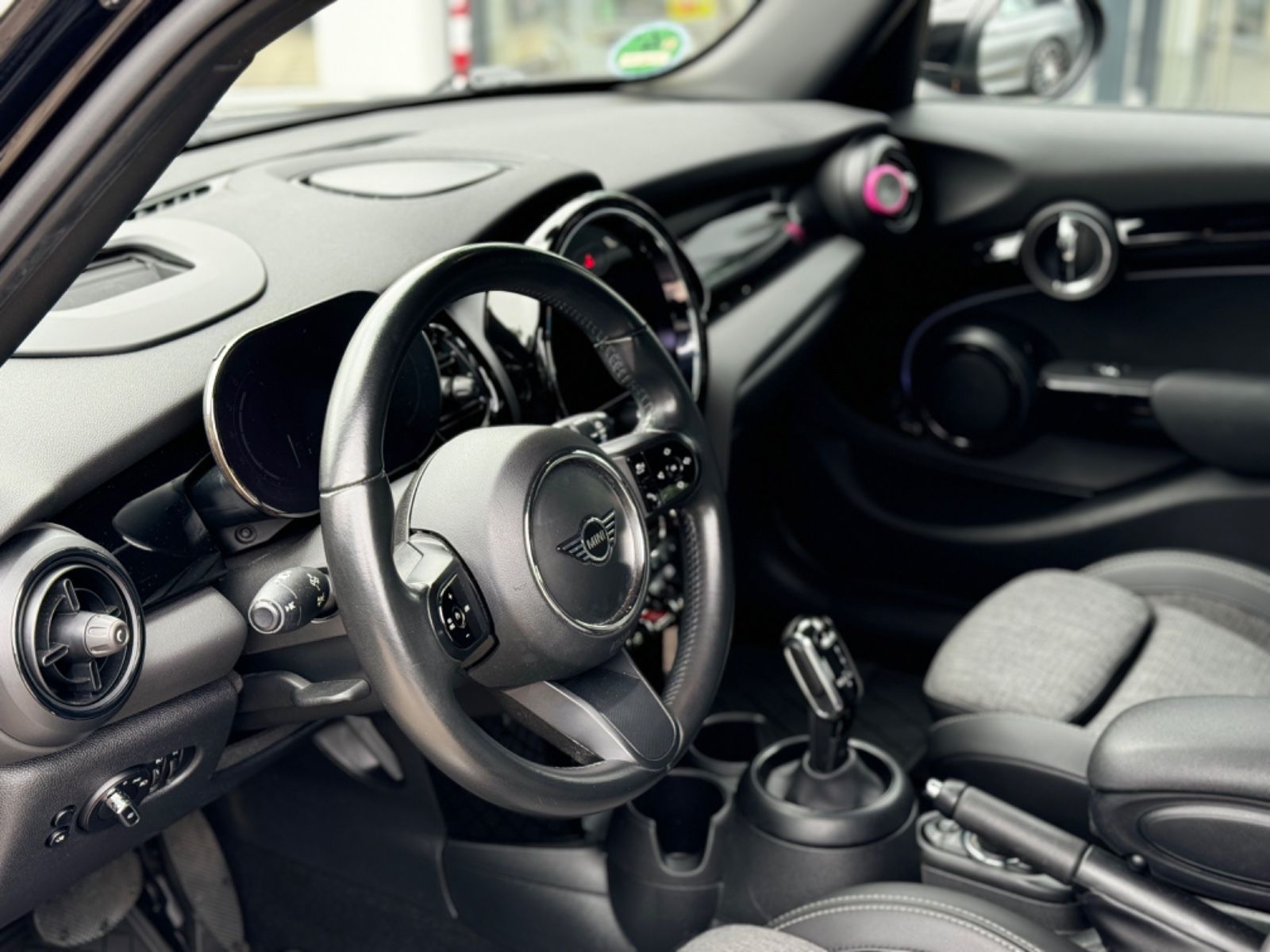 MINI Cooper - Samsaru's Car Outlet