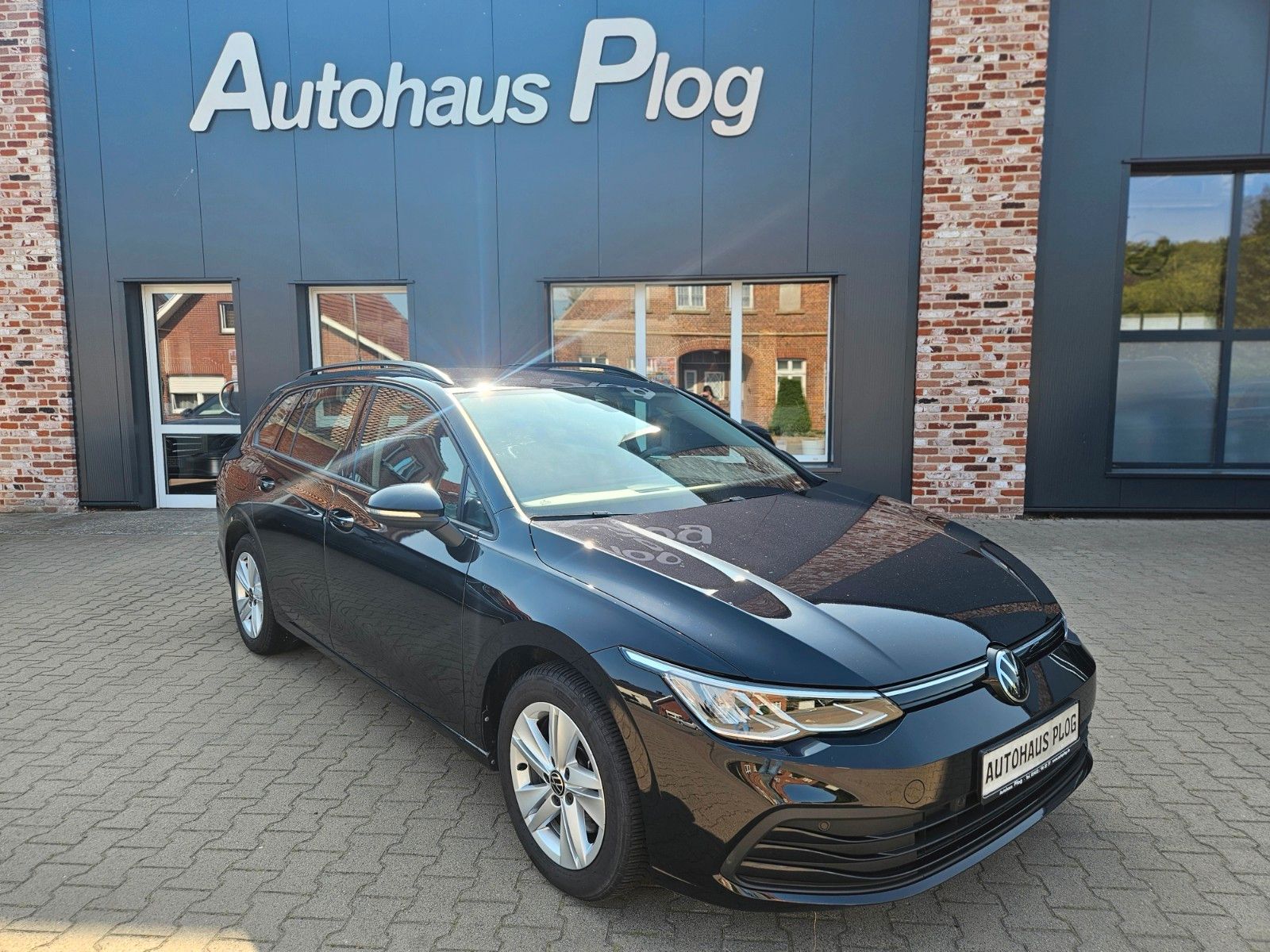 Volkswagen Golf VIII 2.0 TDI Variant Life - Samsaru's Car Outlet