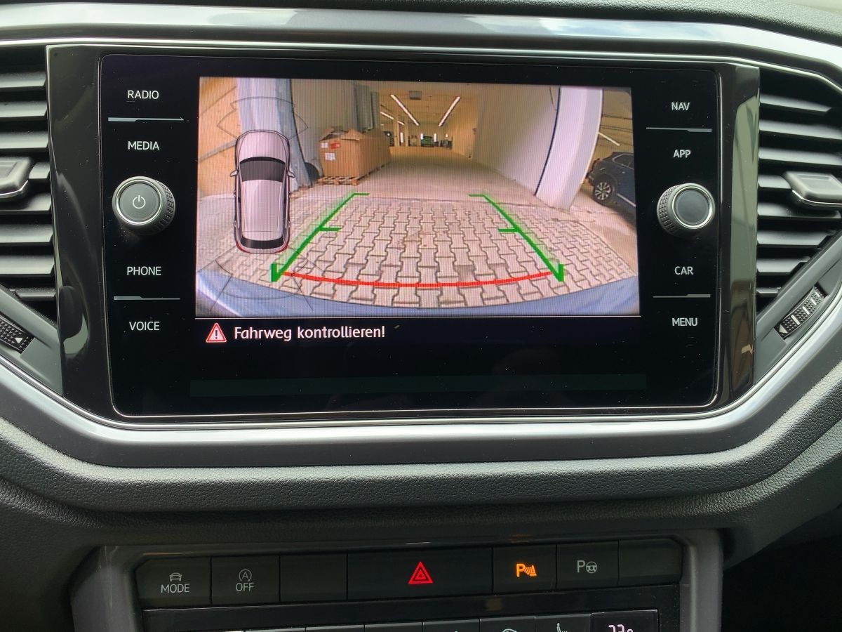 Volkswagen T-Roc 1.5 TSI DSG R-LINE - Samsaru's Car Outlet