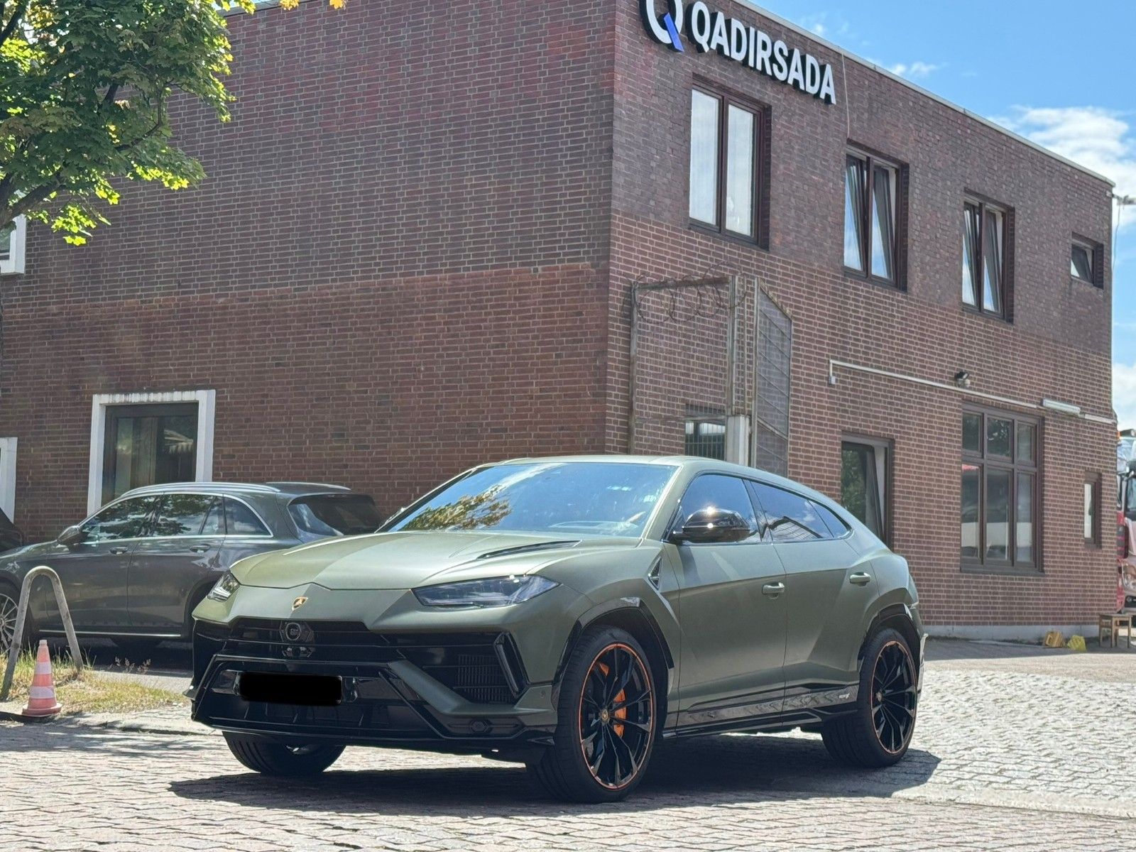 Lamborghini Urus 4.0 V8 S - Samsaru's Car Outlet