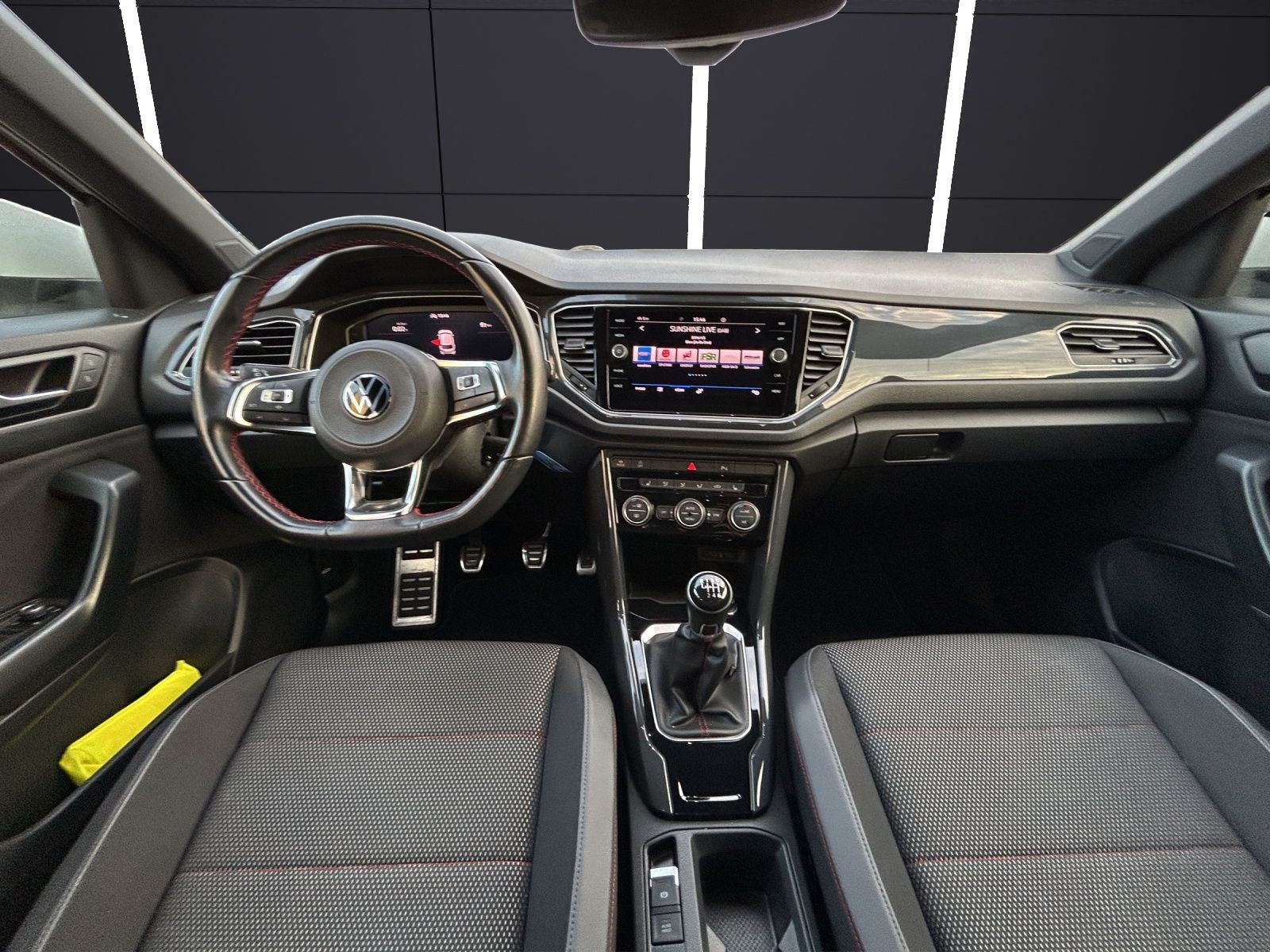 Volkswagen T-Roc TSI Sport R-Line - Samsaru's Car Outlet