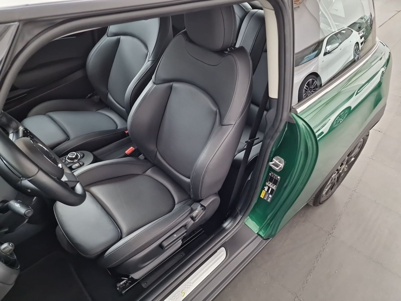 MINI Cooper SE 3-T. Classic - Samsaru's Car Outlet