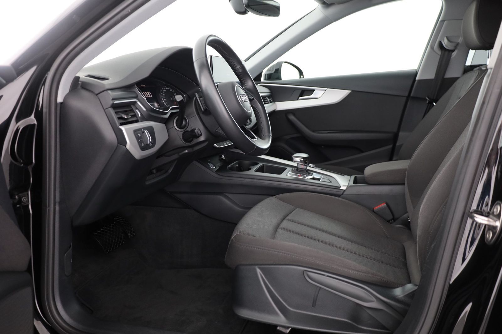 Audi A4 Avant 30 TDI S-Tronic - Samsaru's Car Outlet