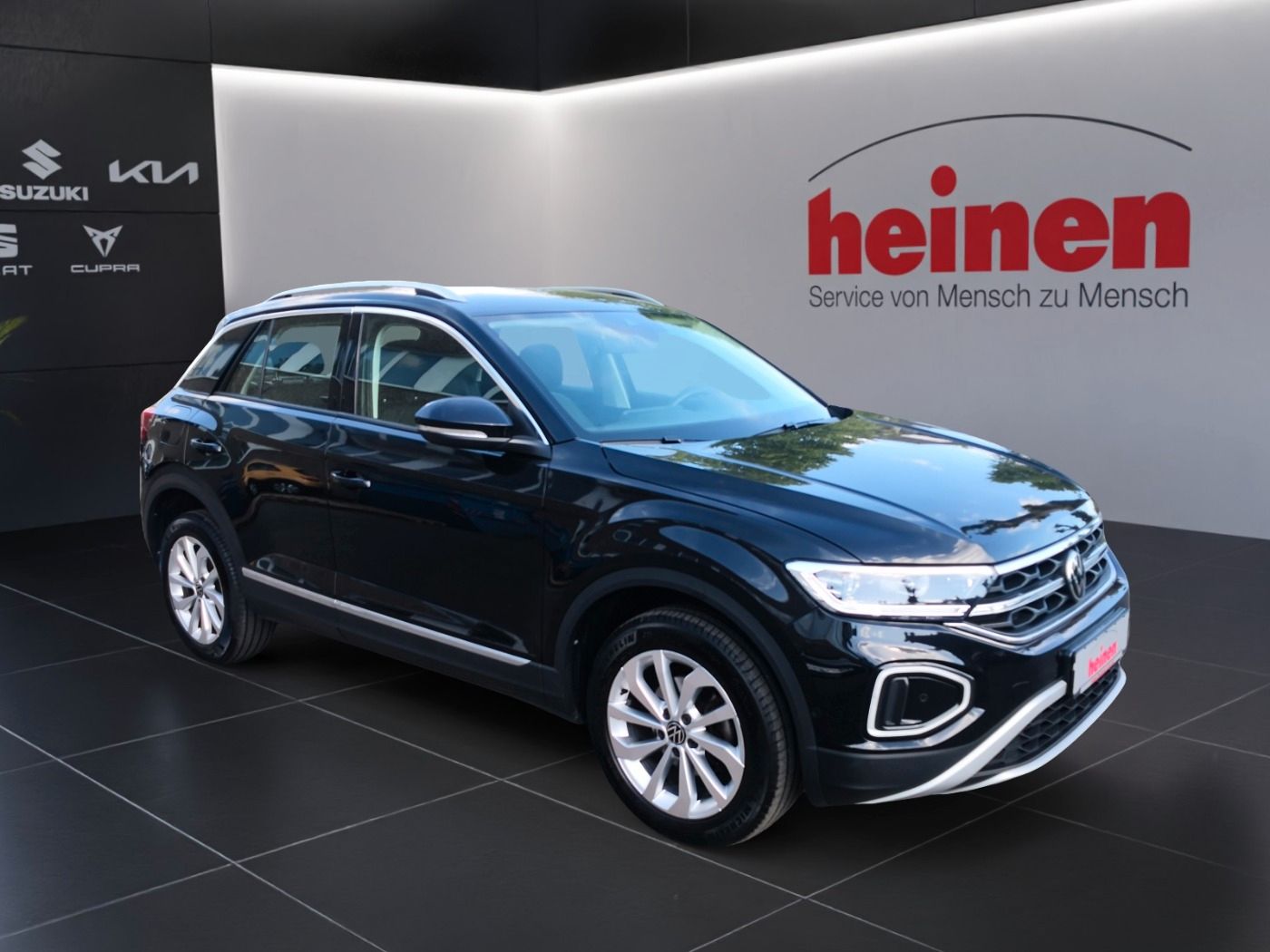 Volkswagen T-Roc 1.5 TSI Style DSG - Samsaru's Car Outlet