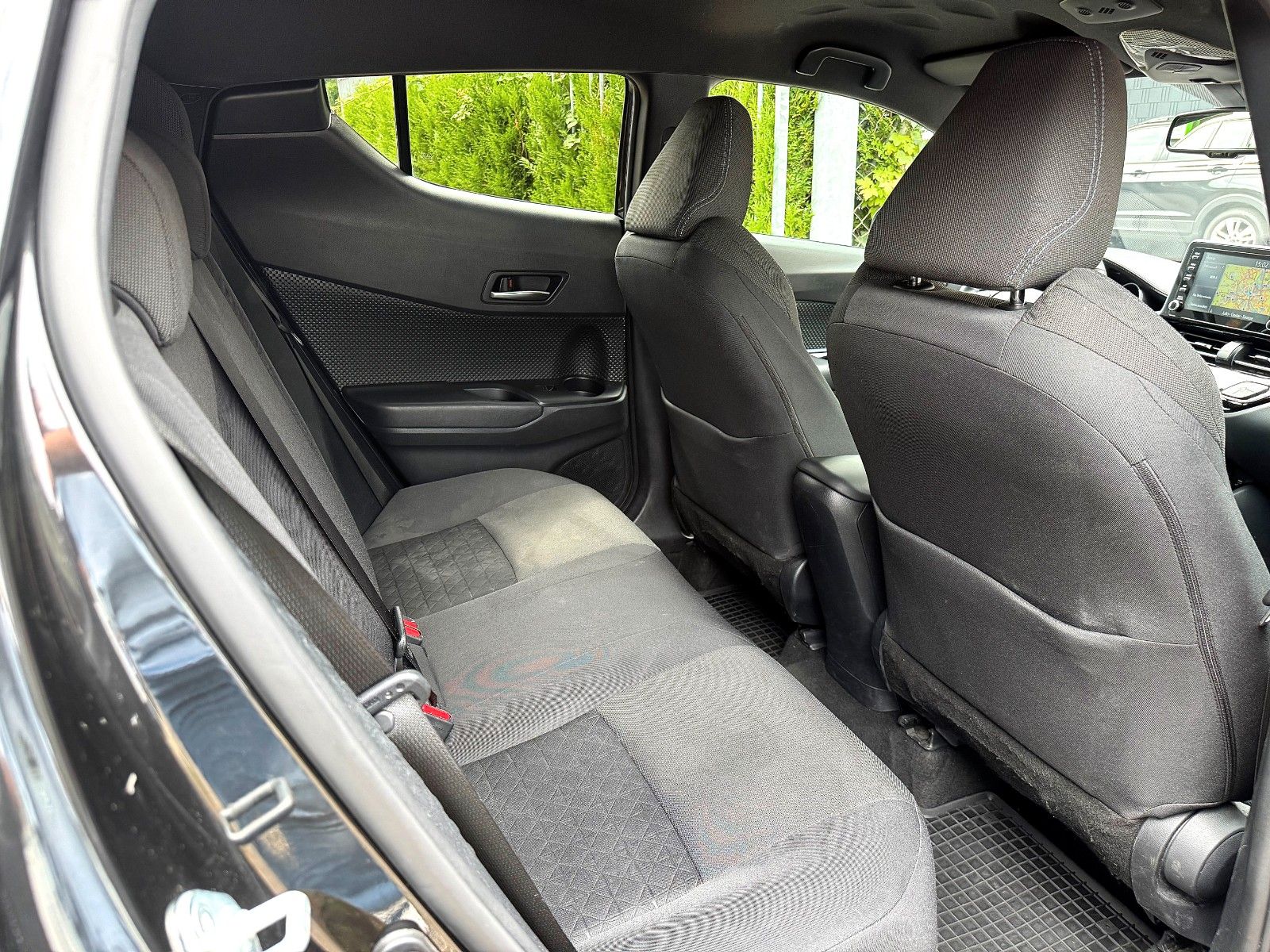 Toyota C-HR 2.0 Hybrid - Samsaru's Car Outlet