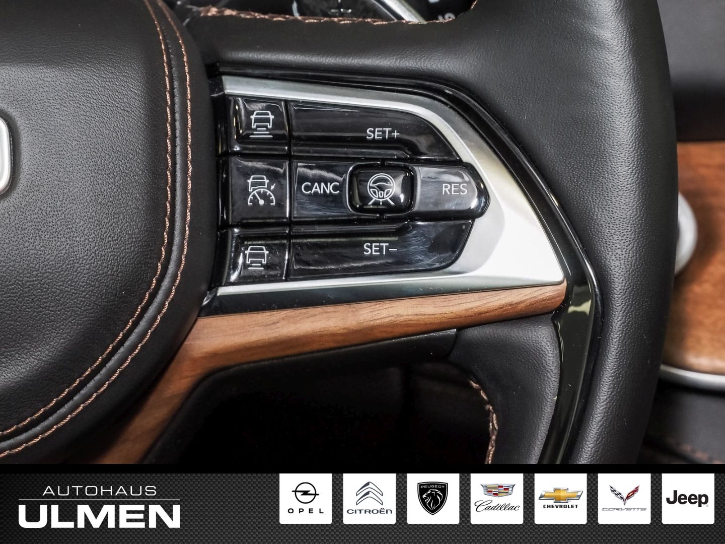Jeep Grand Cherokee 5.7 V8 Summit Reserve Luftfahrwer