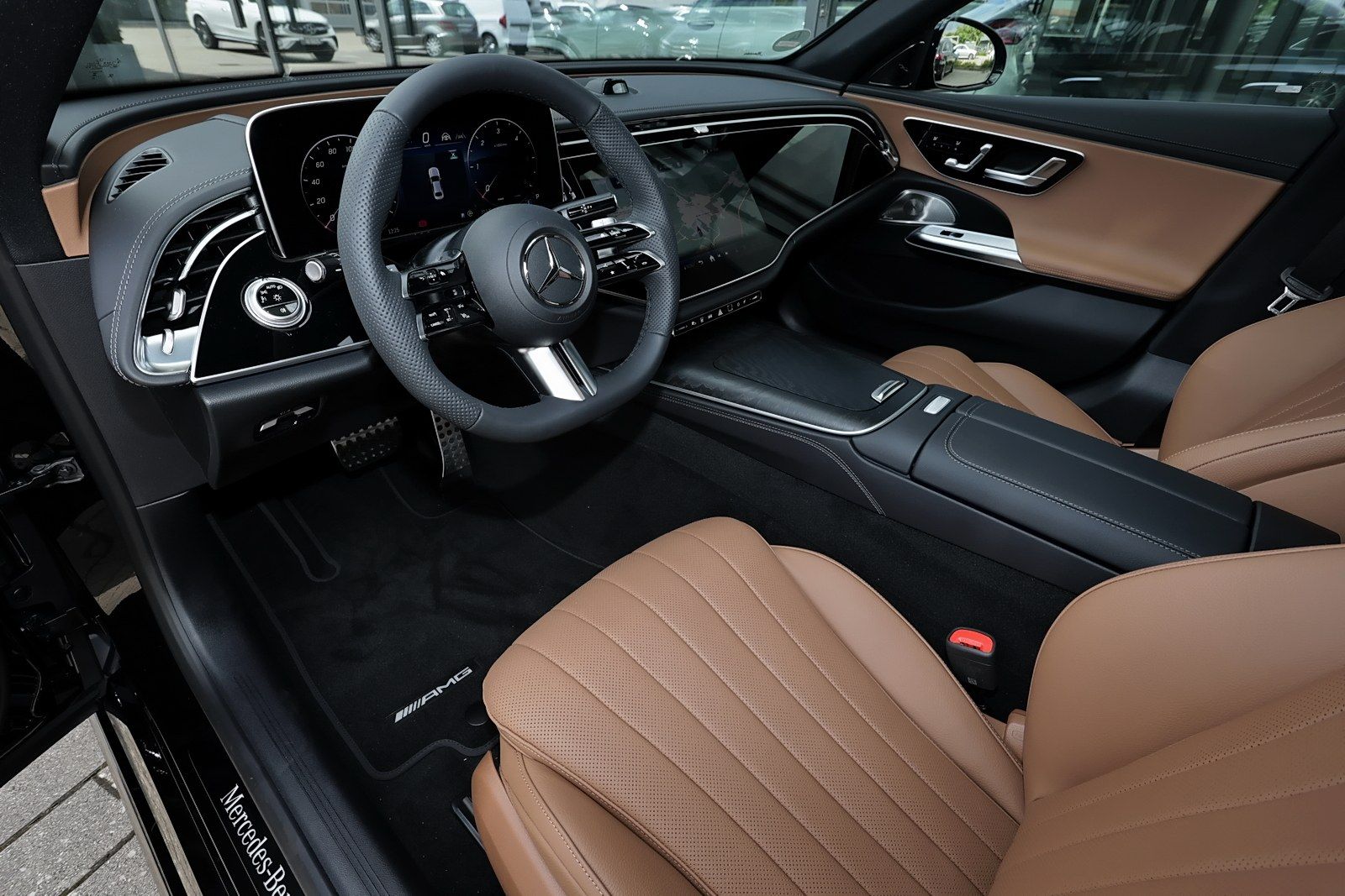 Mercedes-Benz E 220 d 4M AMG MBUX+360°+DIG-LED+Pano+AHK+Night