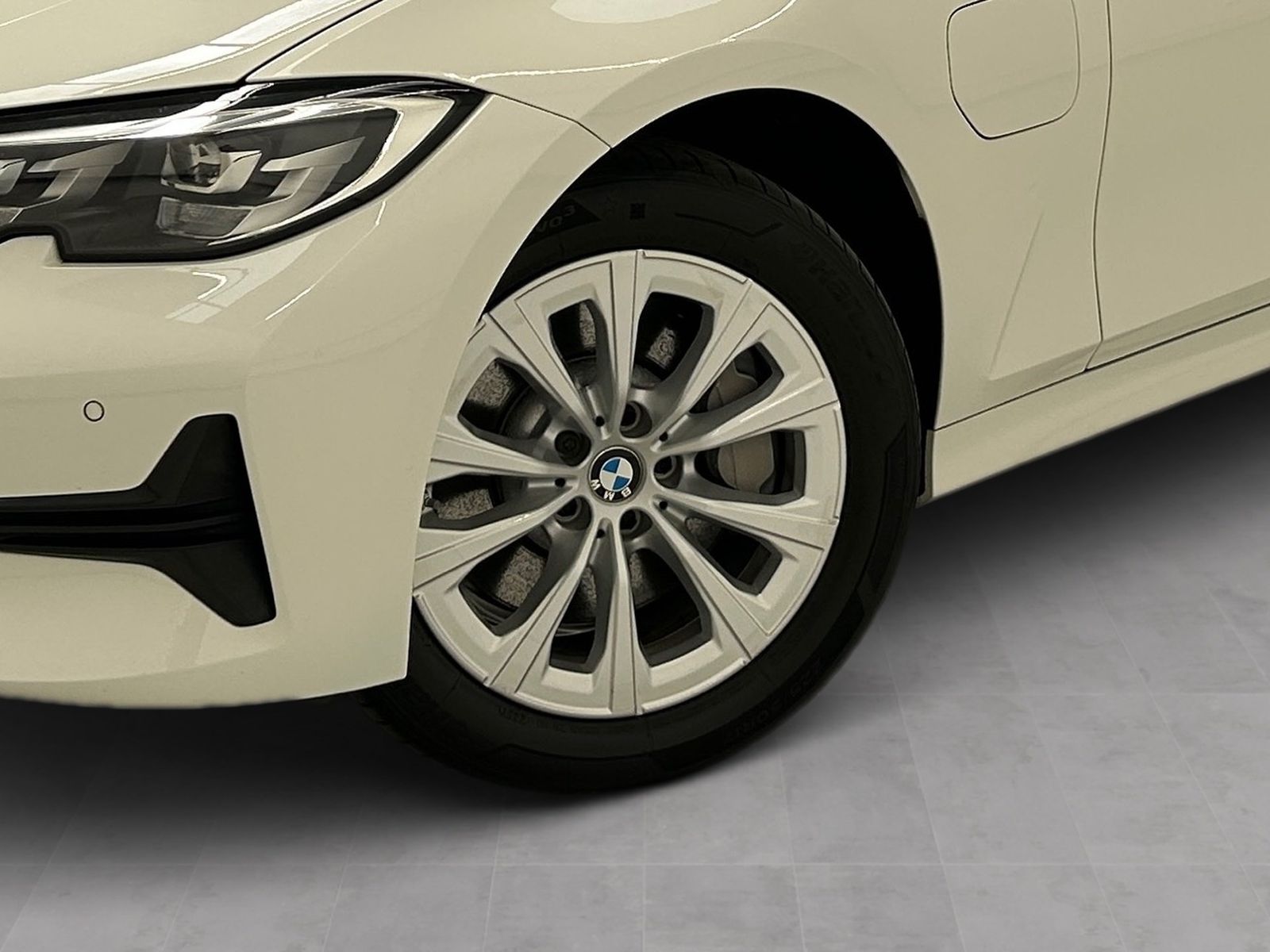 BMW 330e Touring - Samsaru's Car Outlet
