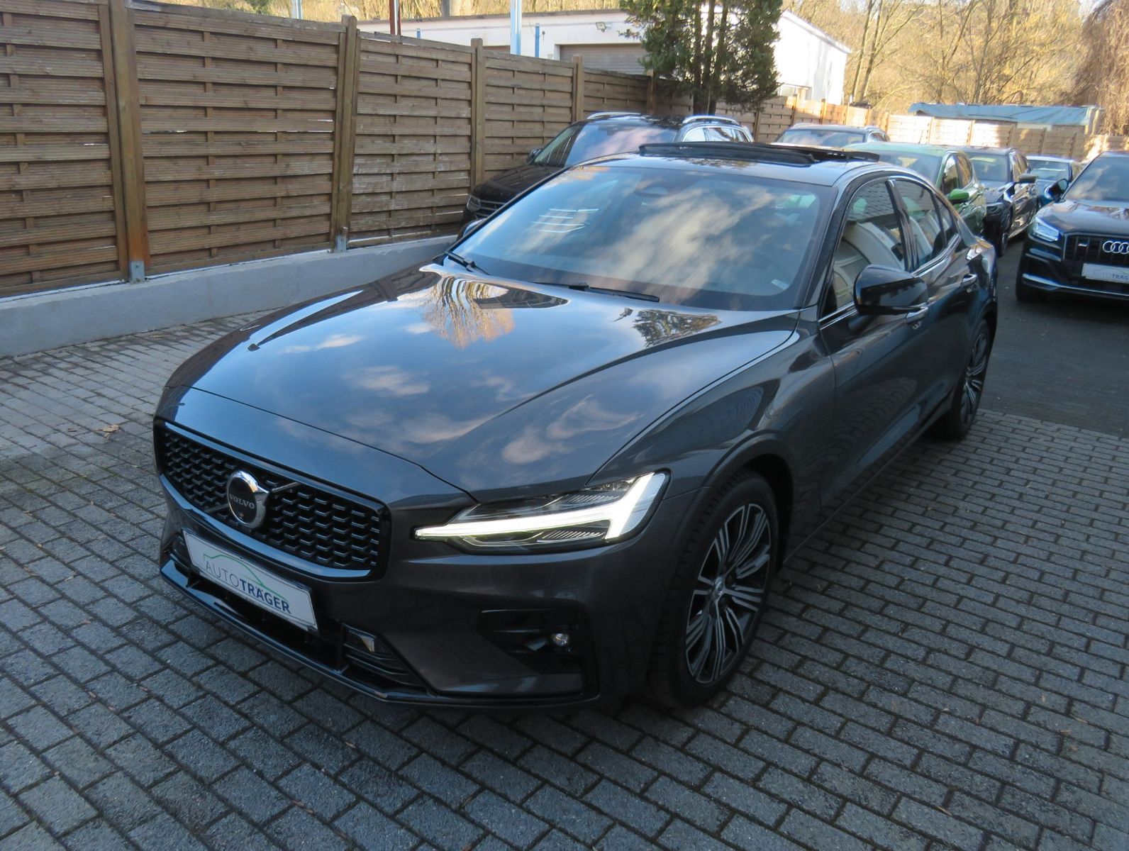Volvo S60 Ultimate Dark AWD // Pano, Pilot, 360°