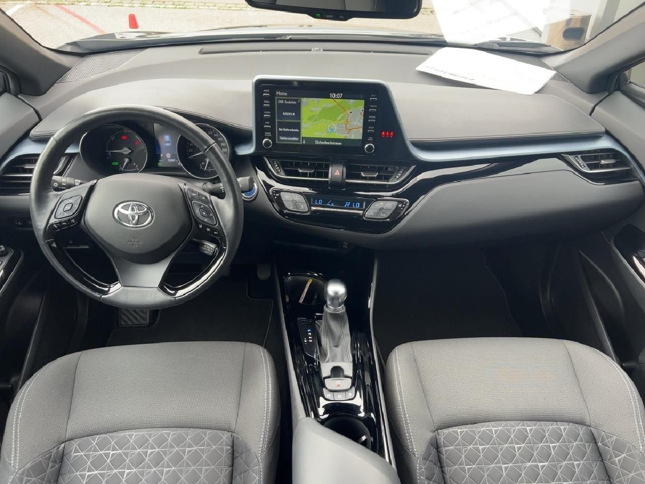 Toyota C-HR 2.0 Hybrid Team D - Samsaru's Car Outlet