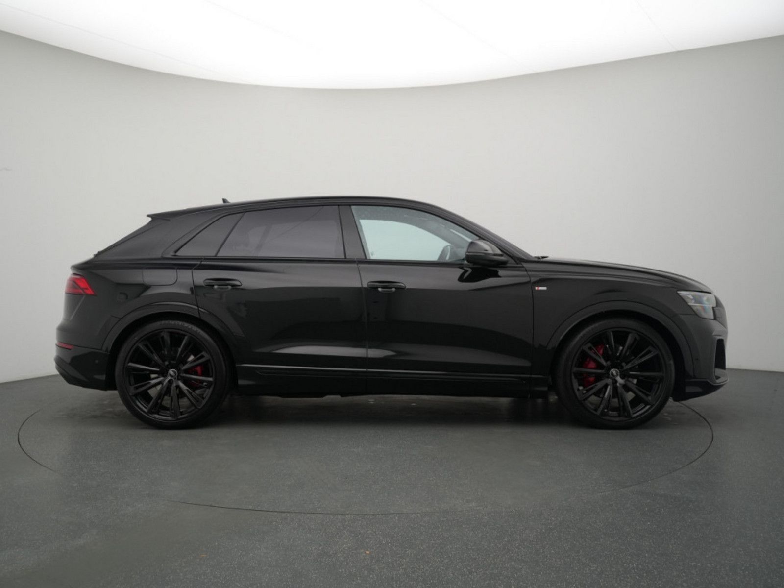Audi Q8 S line business LASER B&O STANDHZ LEDER-RAUTE
