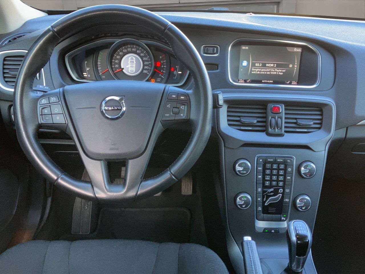 Volvo V40 T2 KINETIC NAVI KLIMAAUTOMATIK PDC Bluetooth