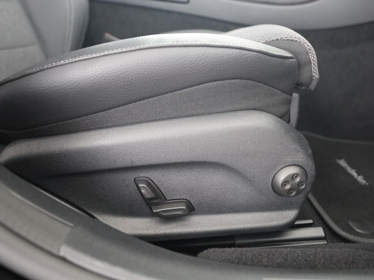 Mercedes-Benz E 220 d T Night Avantgarde AHK Distronic Kamera