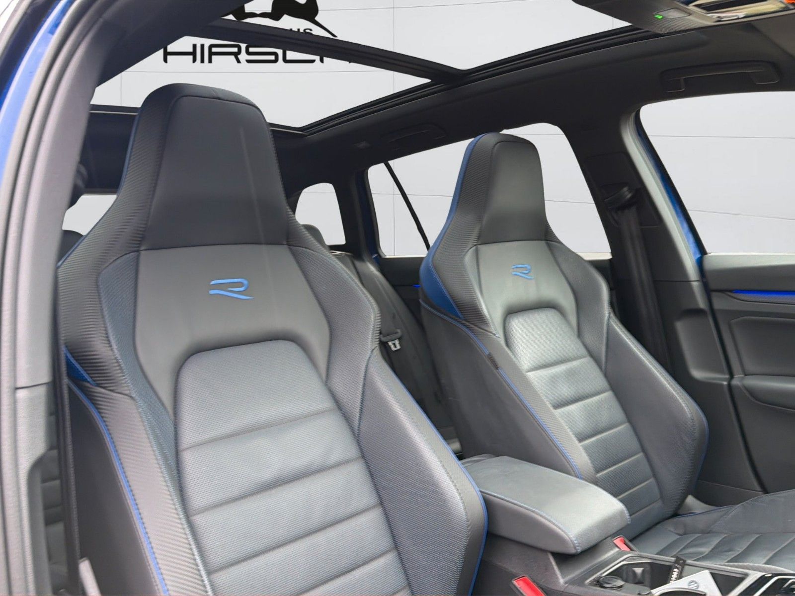 Volkswagen Golf VIII R Variant 2.0TSI 4Motion 19" H&K DCC